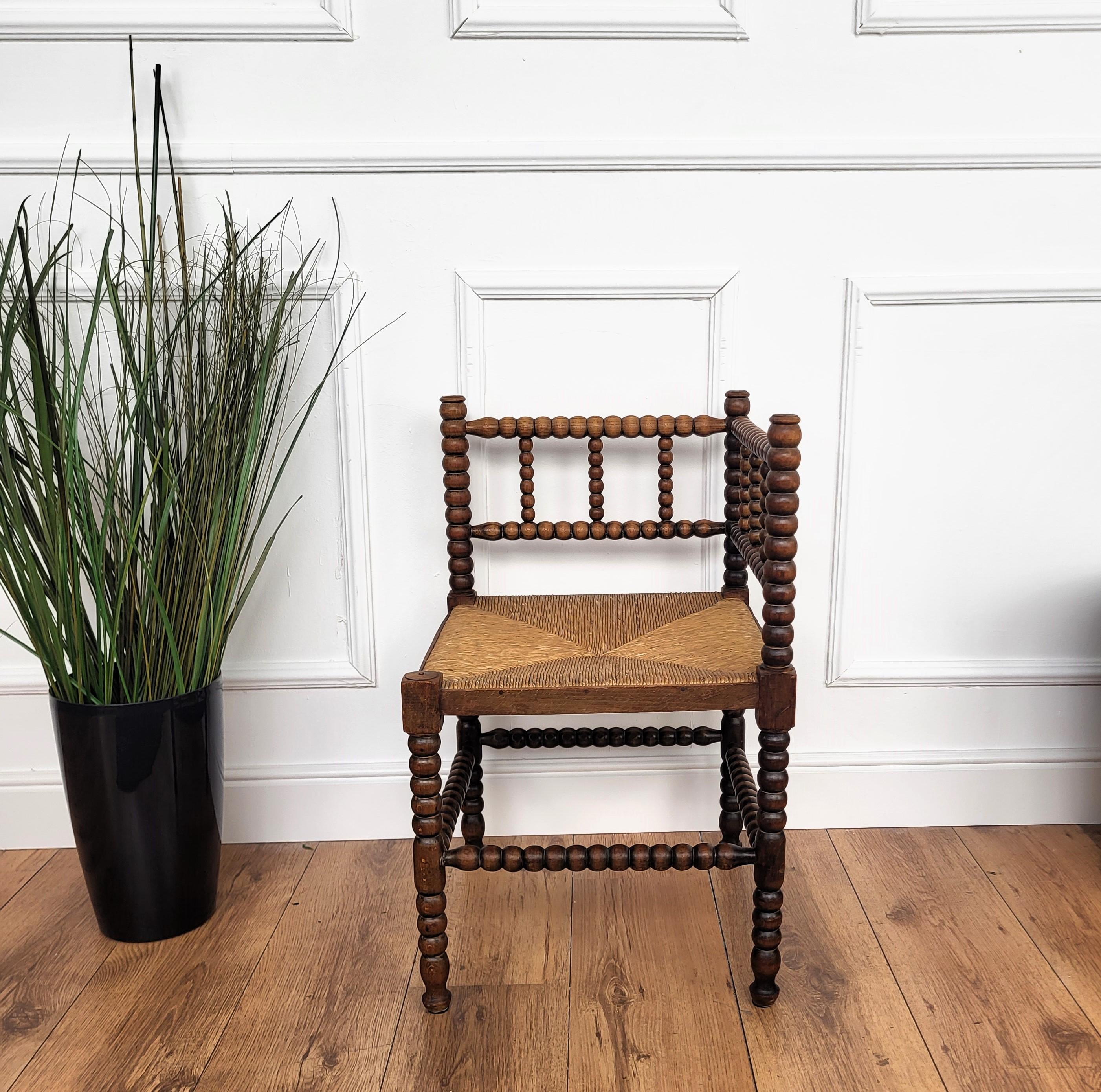1960s French Bobbin Turned Stick and Ball Wood Rush Corner Chair In Good Condition In Carimate, Como