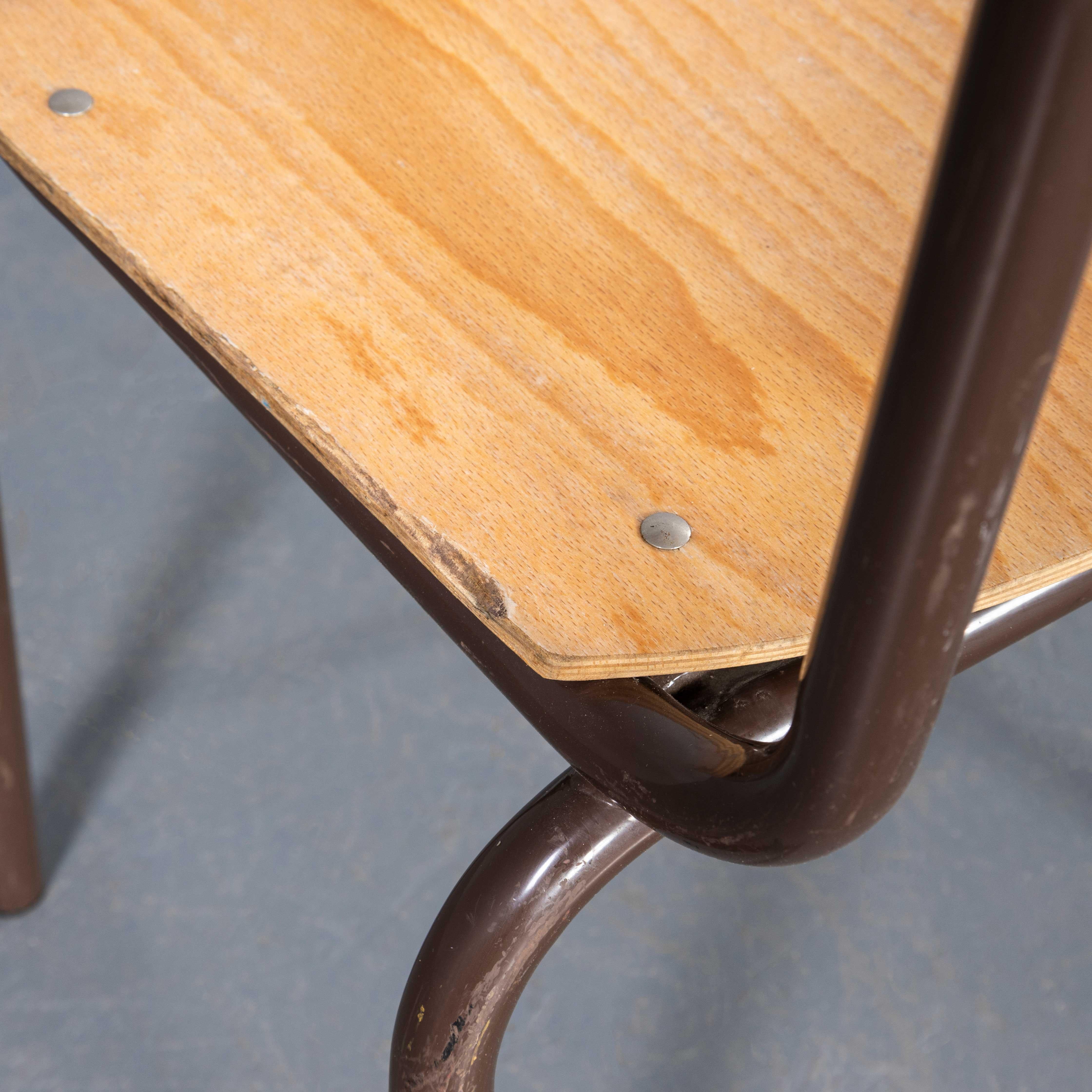 Sillas de comedor apilables Mullca Simple de 1960 con armazón marrón - Cantidad variada en venta 3