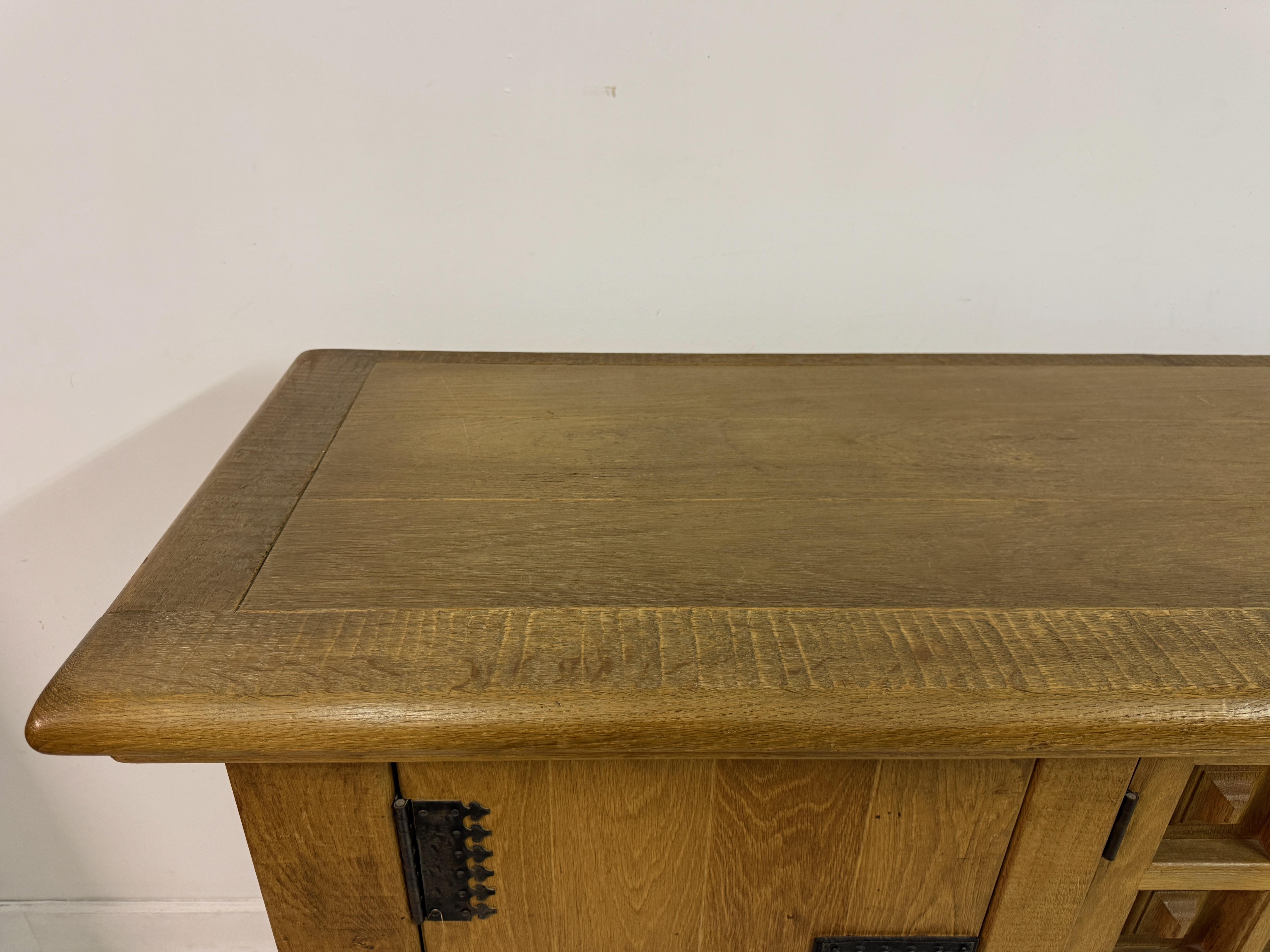 Credenza francese brutalista anni '60 in Oak in stile alpino in vendita 4