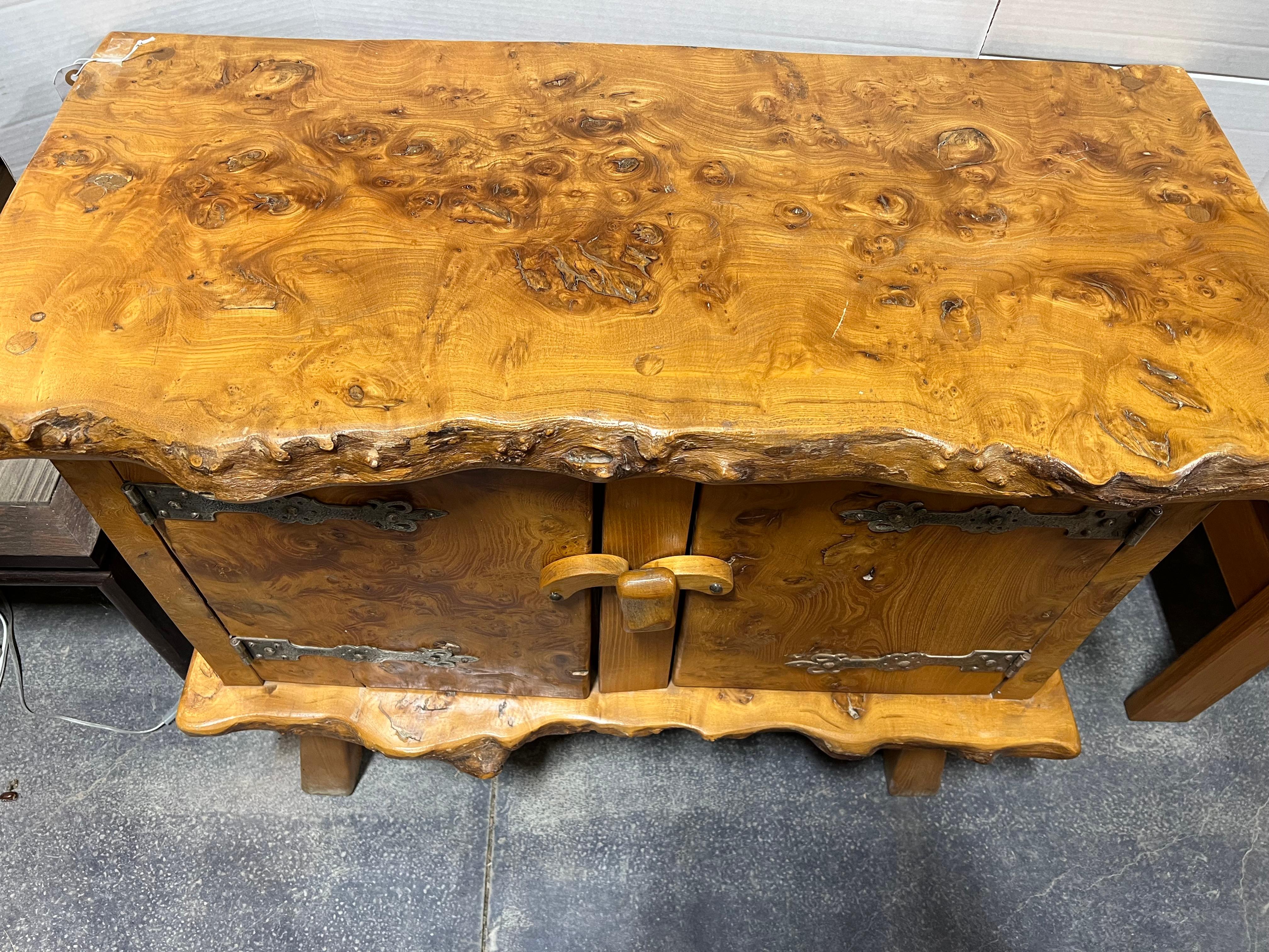 Brutalisme Cabinet en bois brutaliste français des années 1960 par Aranjou en vente