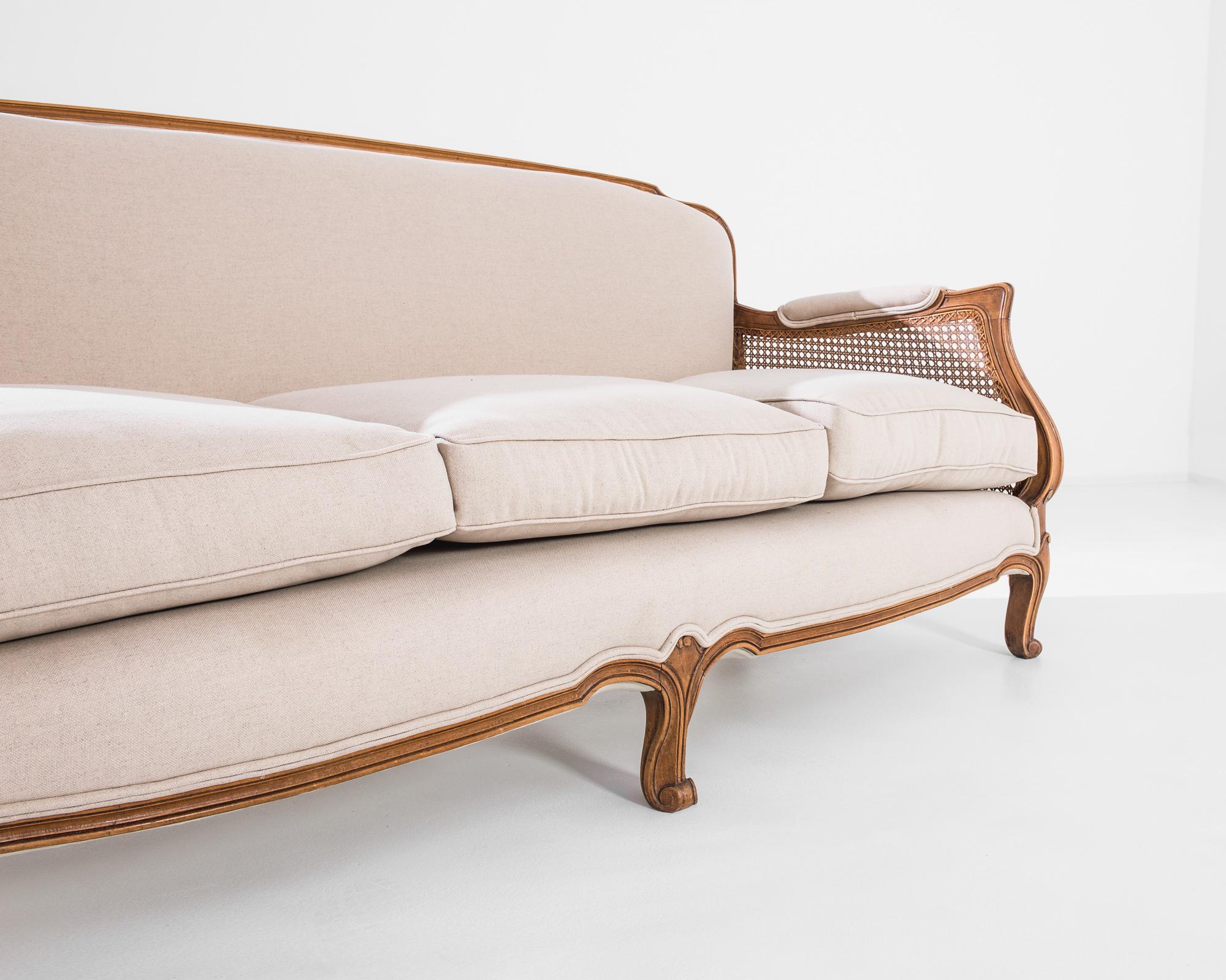 cabriole couch