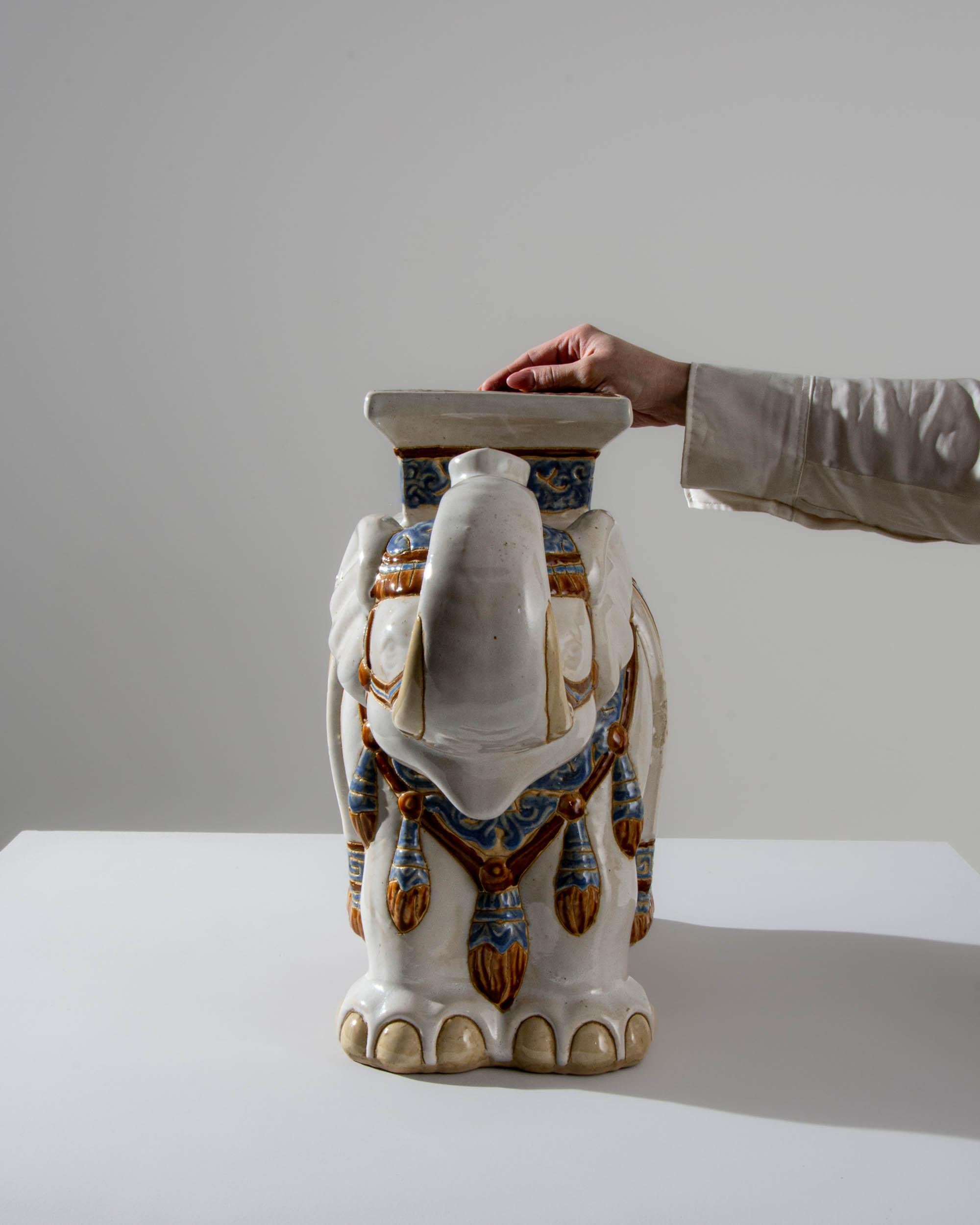 Chinoiseries Eléphant en céramique français des années 1960 en vente