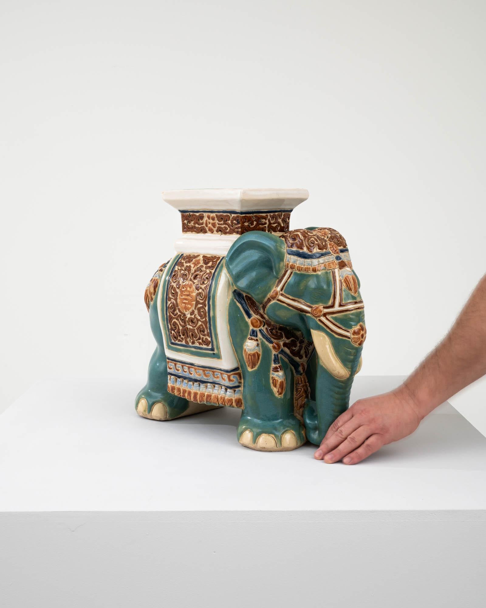 1960er Jahre Französisch Keramik Elefant im Zustand „Gut“ in High Point, NC