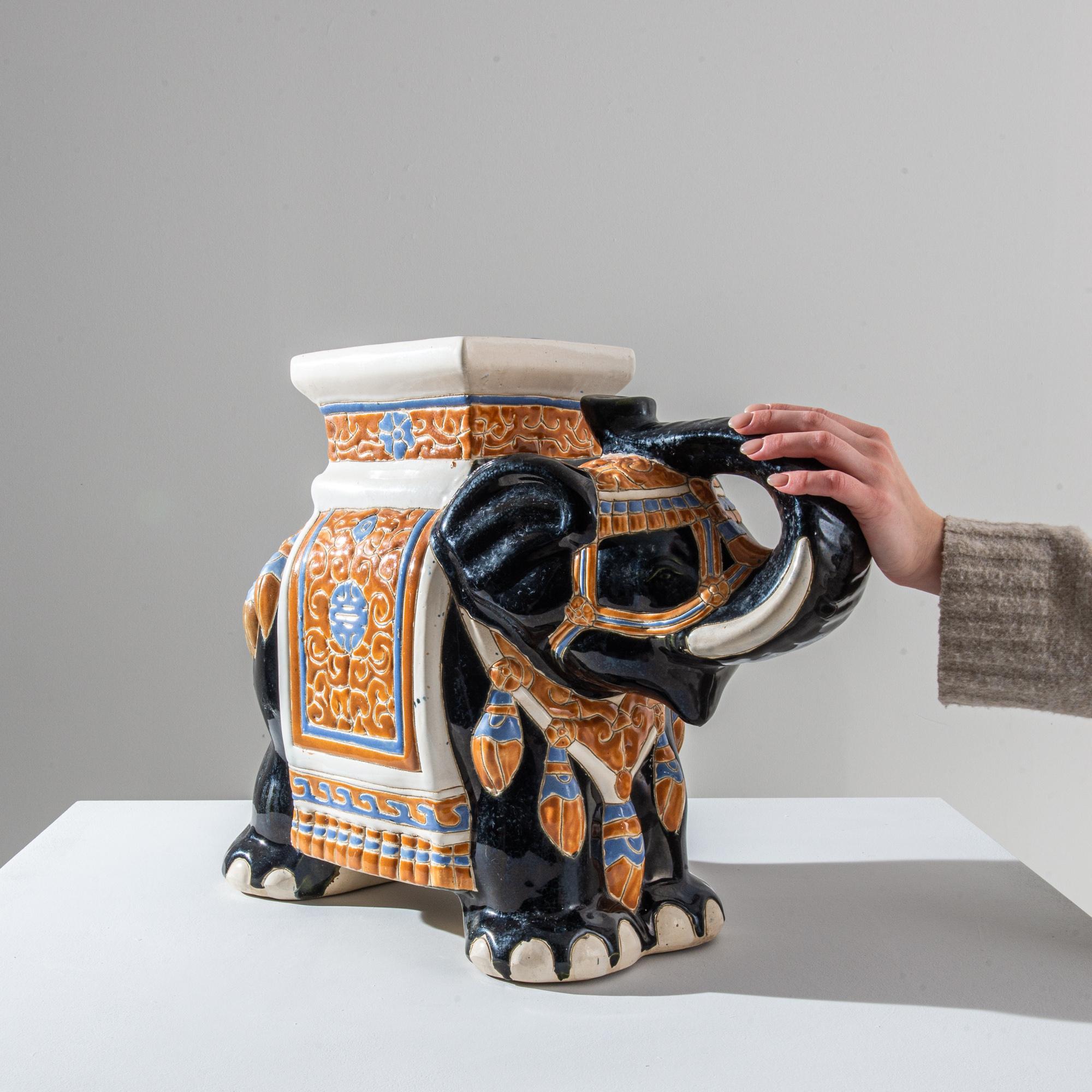 Eléphant en céramique français des années 1960 Bon état - En vente à High Point, NC