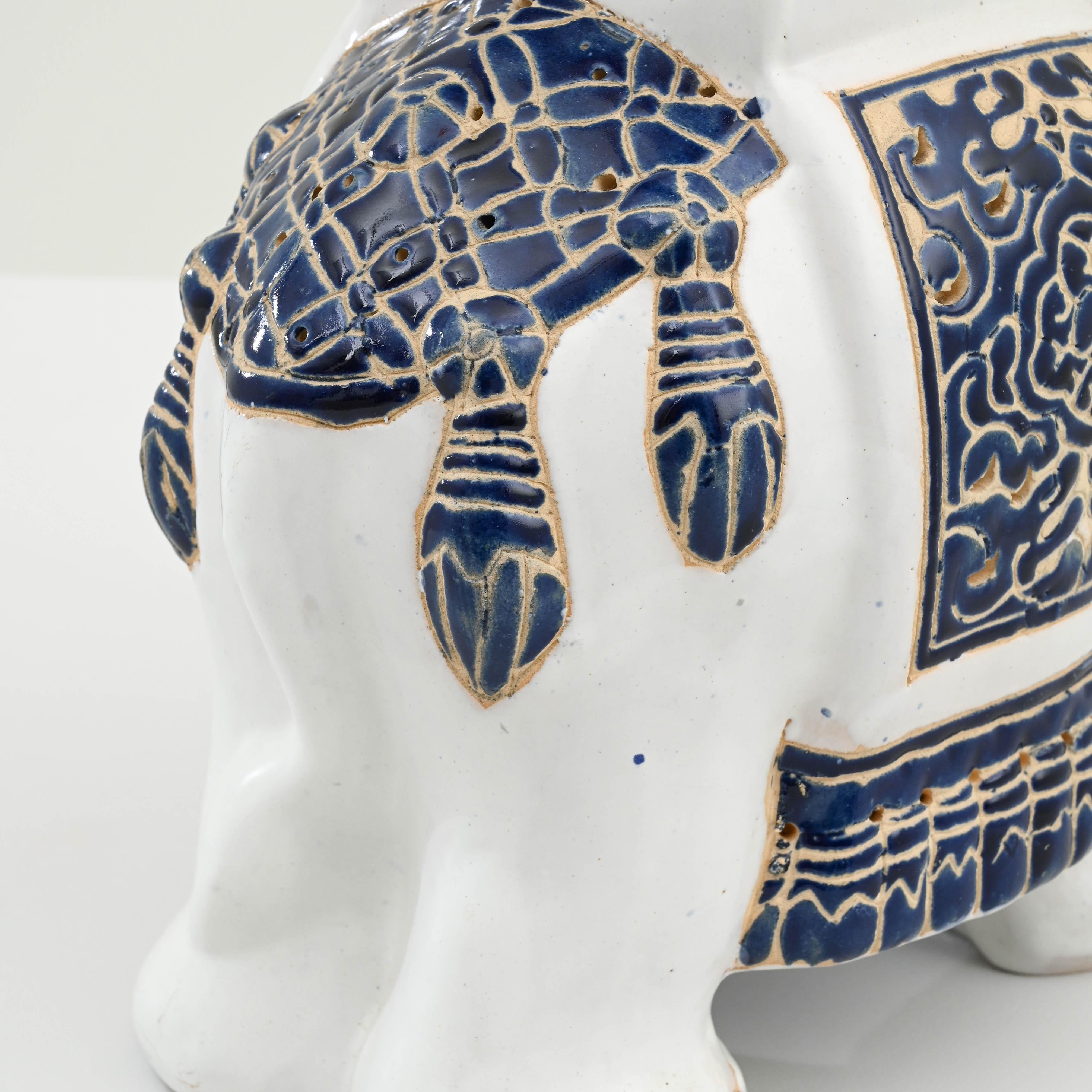 Eléphant en céramique français des années 1960 en vente 2