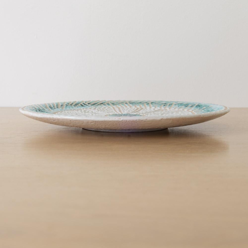 Assiette en céramique gravée française des années 1960 en vente 4