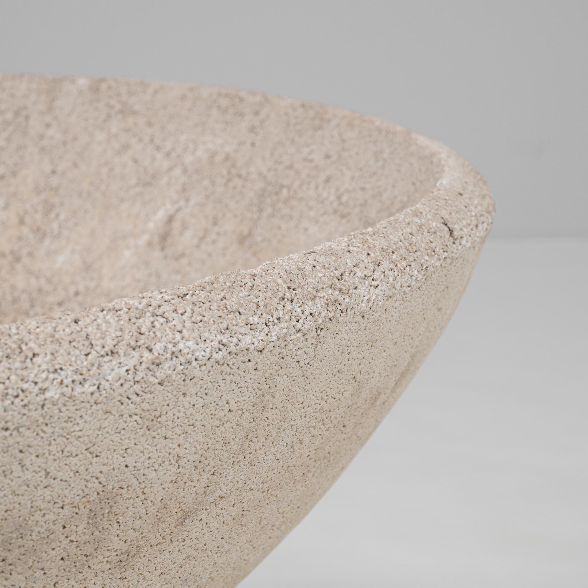 Jardinera francesa de hormigón de los años 60 sobre soporte metálico en venta 2