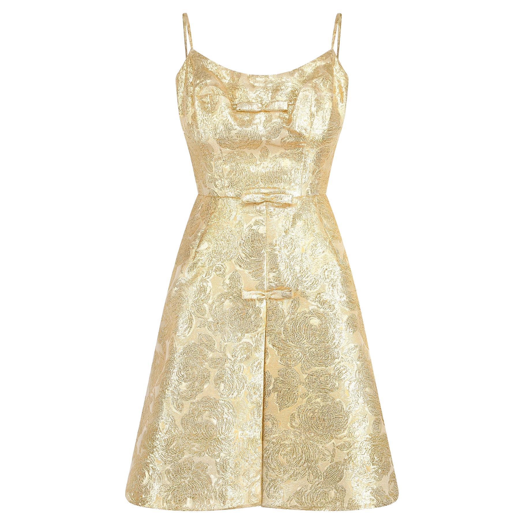Ensemble di abiti in broccato d'oro floreale Couture francese degli anni '60