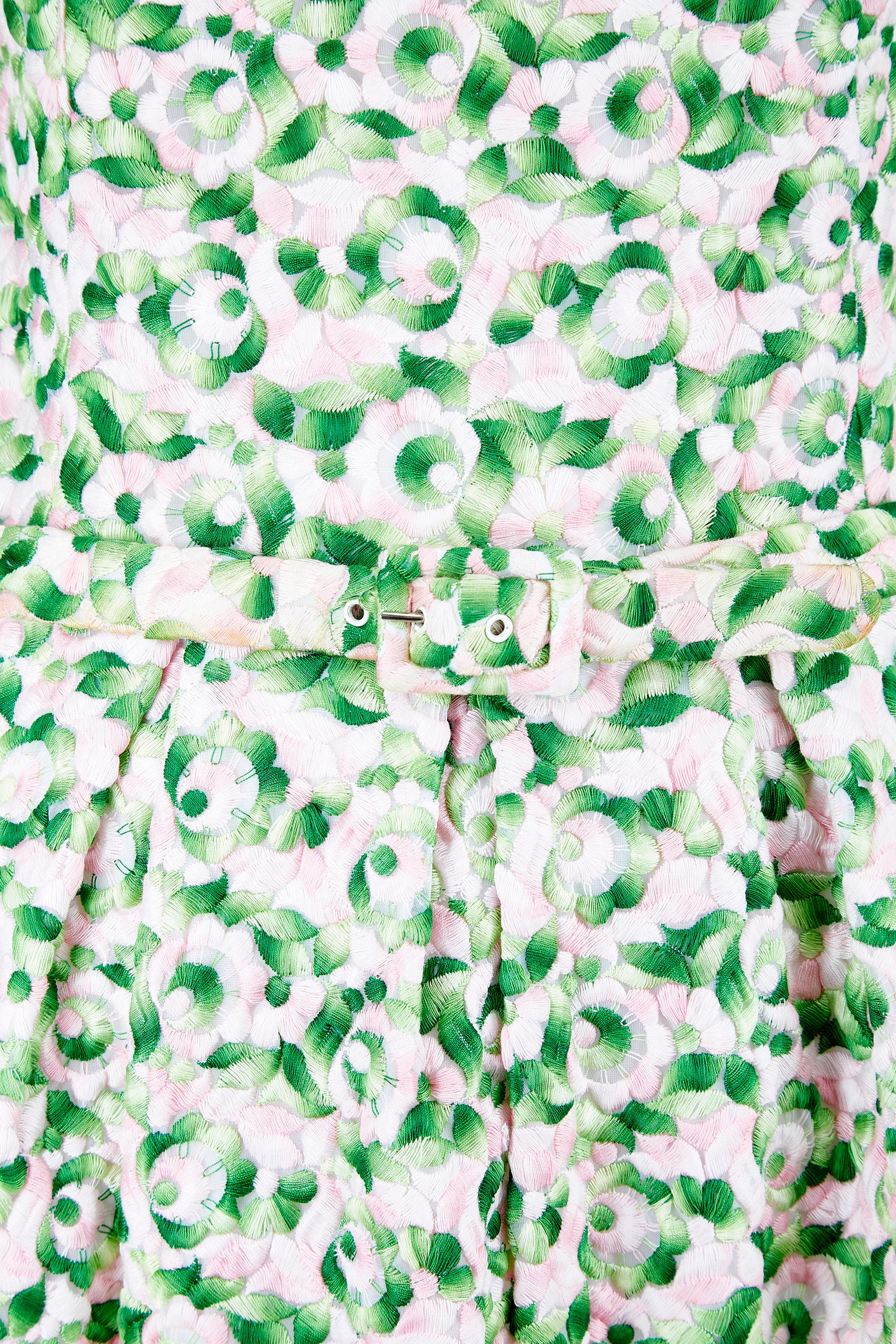 1960s French Couture Green and Pink Floral Embroidered Dress In Excellent Condition For Sale In London, GB