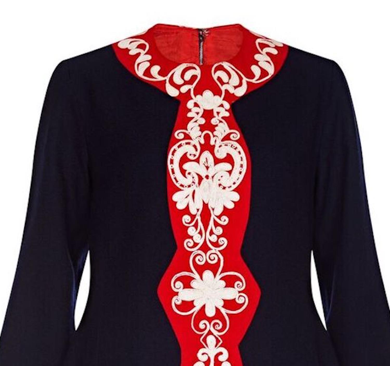 1960s French Couture Navy and Red Wool Crepe Embroidered Mod Dress In Excellent Condition In London, GB