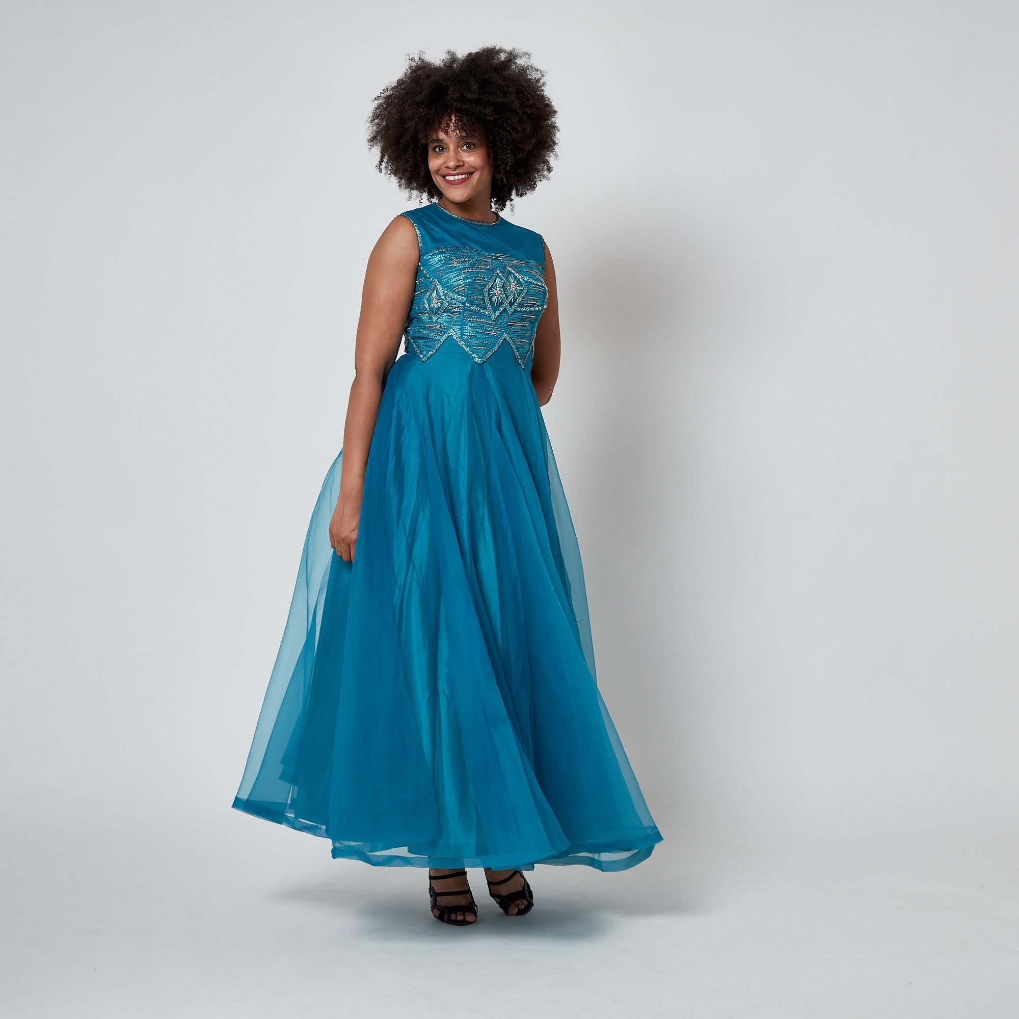 Abito Couture francese anni '60 in organza con corpetto ricamato e con perline In condizioni ottime in vendita a London, GB