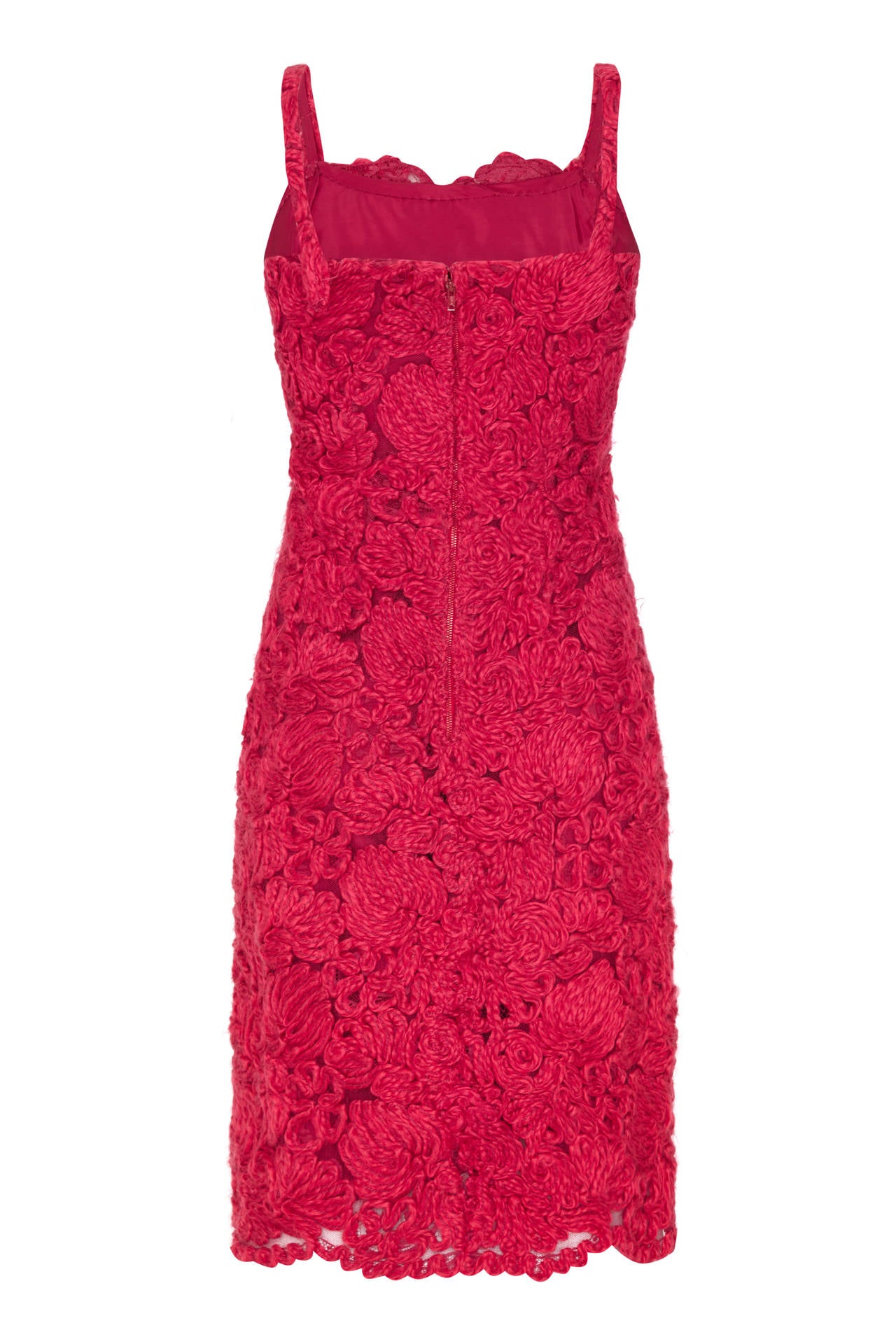 Tailleur robe à appliques en laine rouge de haute couture française, années 1960 Excellent état - En vente à London, GB