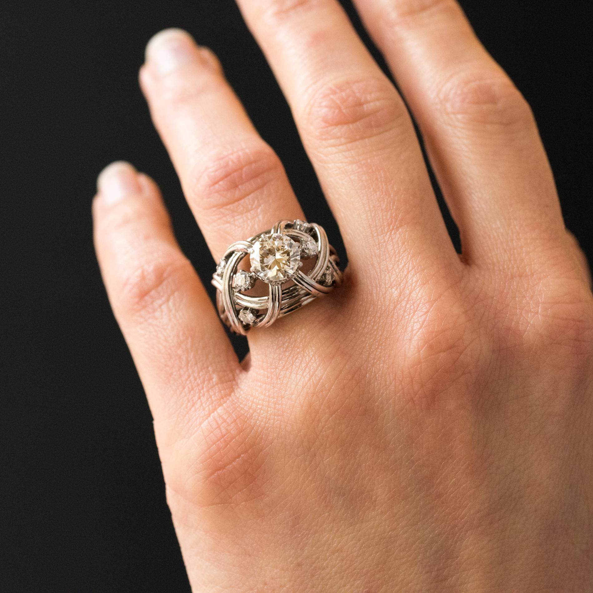 1960s French Diamond Gold Dome Ring In Excellent Condition In Poitiers, FR