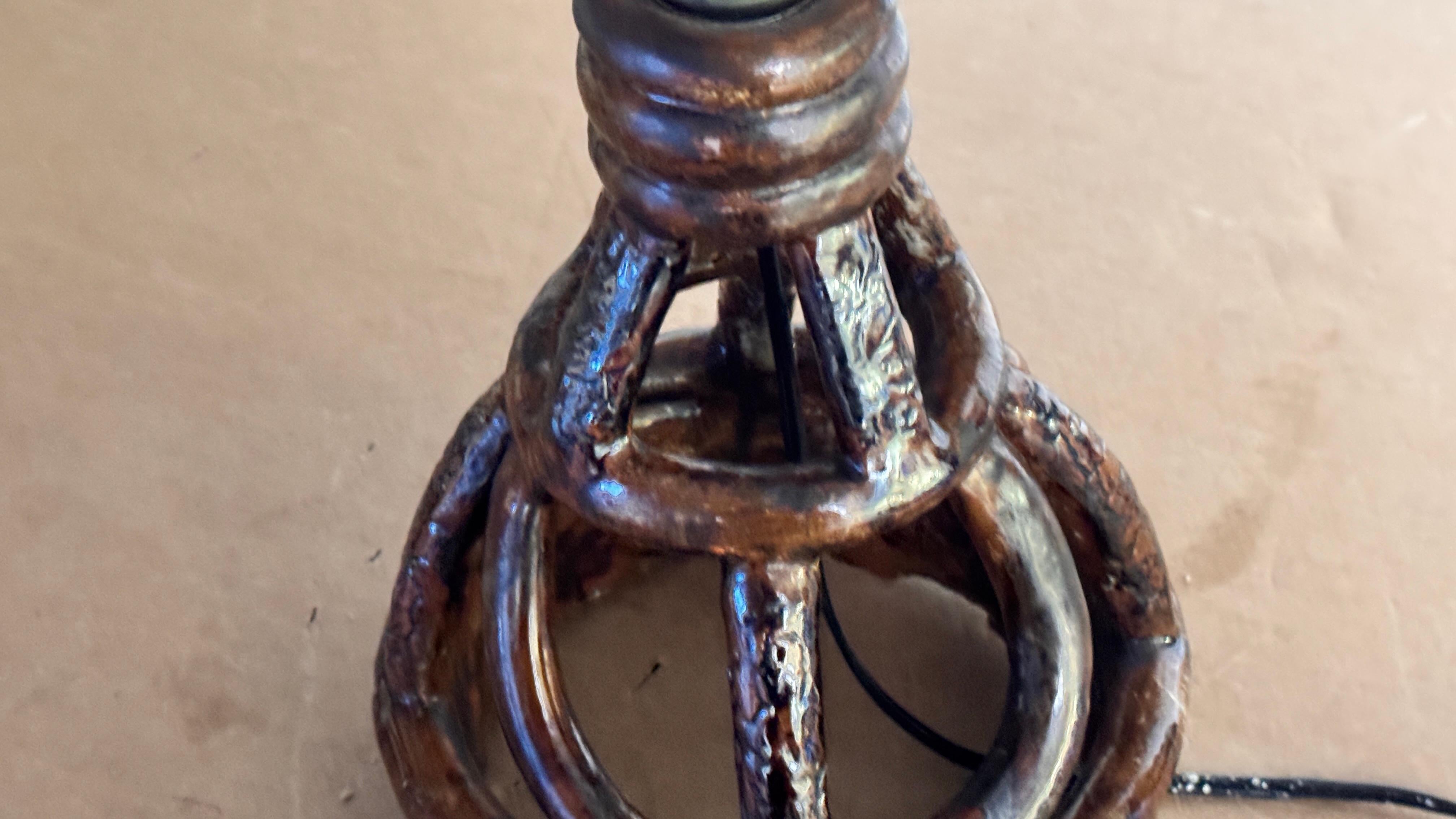 1960s French Earthenware Table Lamp in Sculptural Terracotta en venta 4