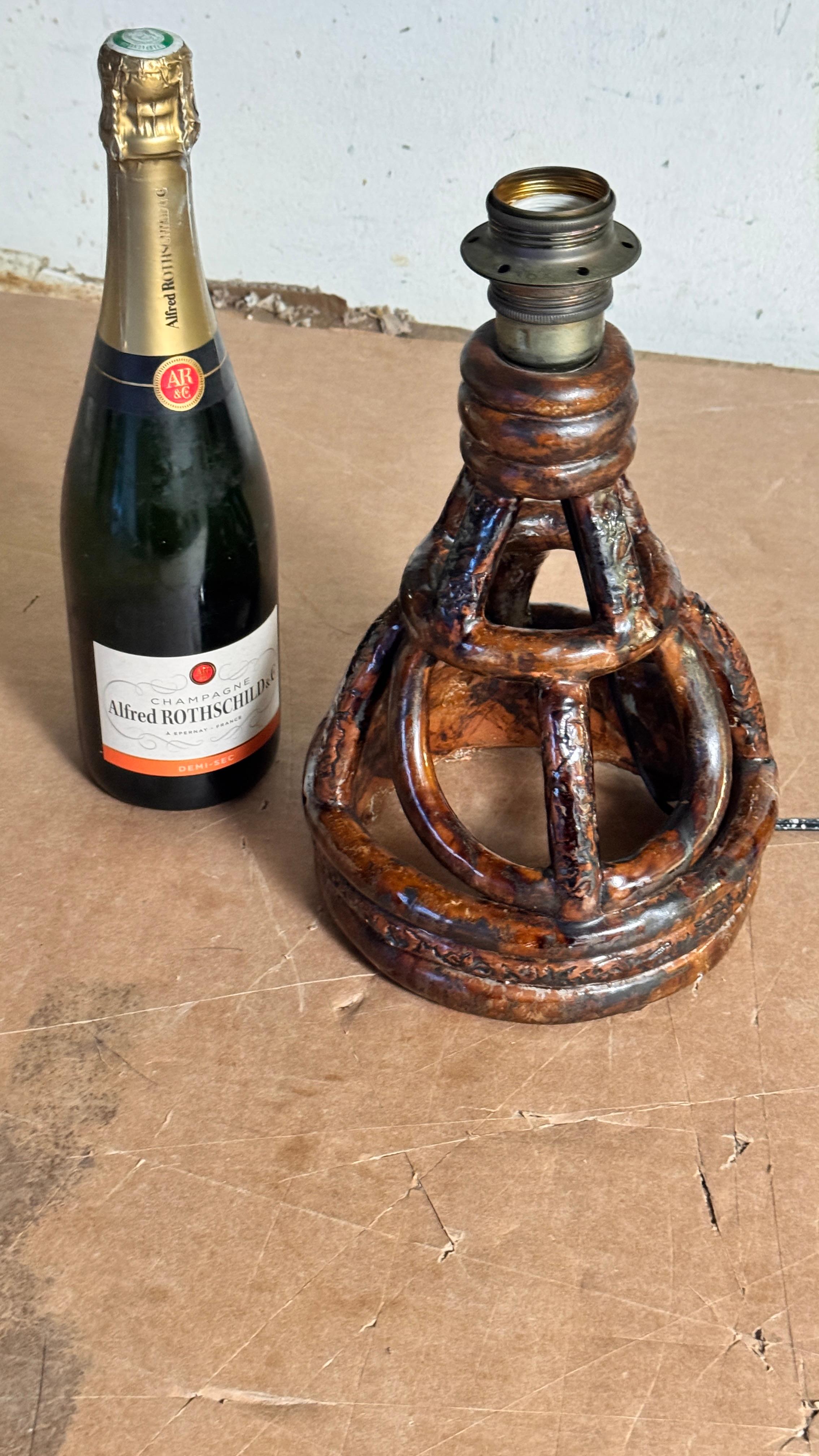 1960s French Earthenware Table Lamp in Sculptural Terracotta Moderno de mediados de siglo en venta