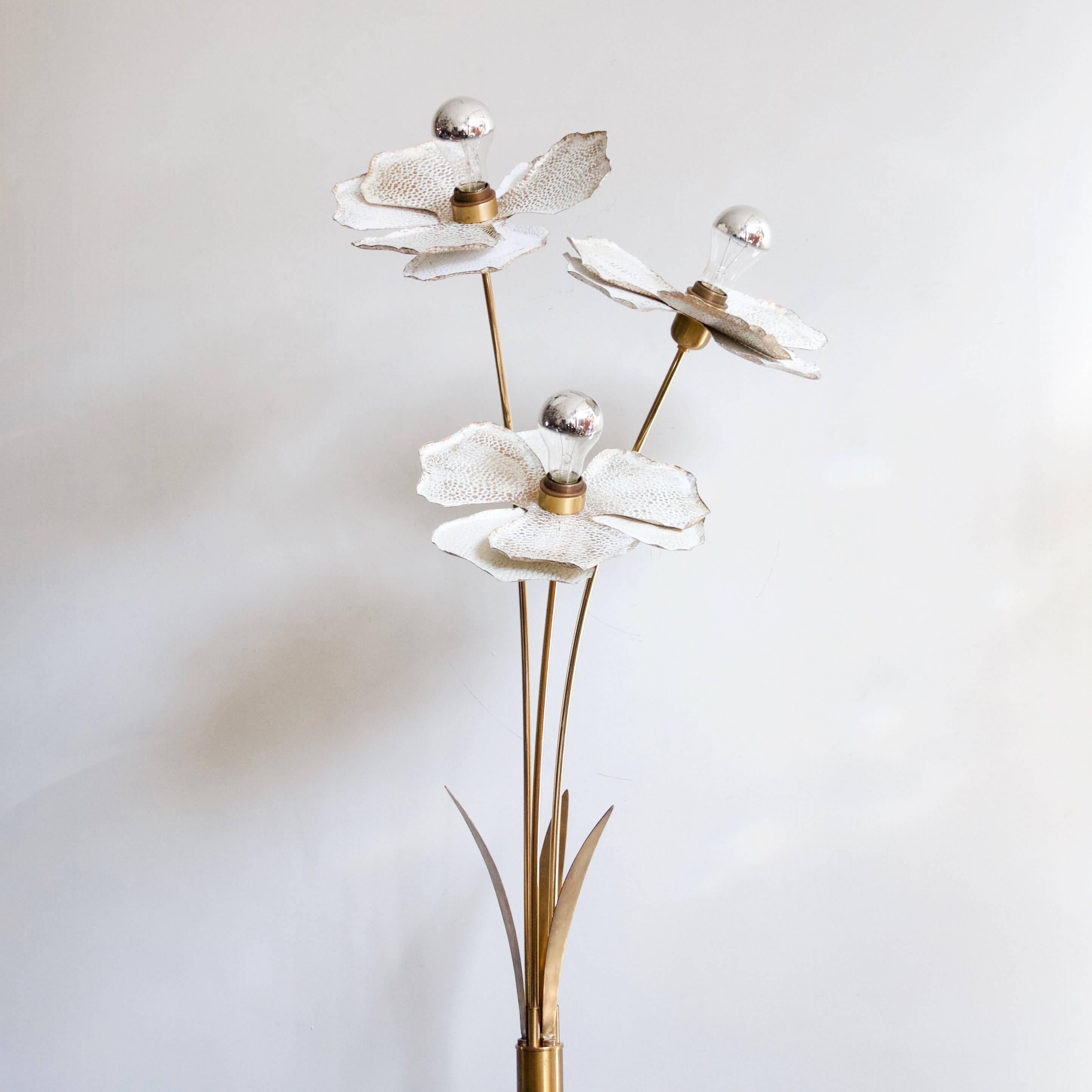 1960s French Floral Brass Floor Lamp with Three Textured Painted Brass Flowers In Good Condition In Stockport, GB