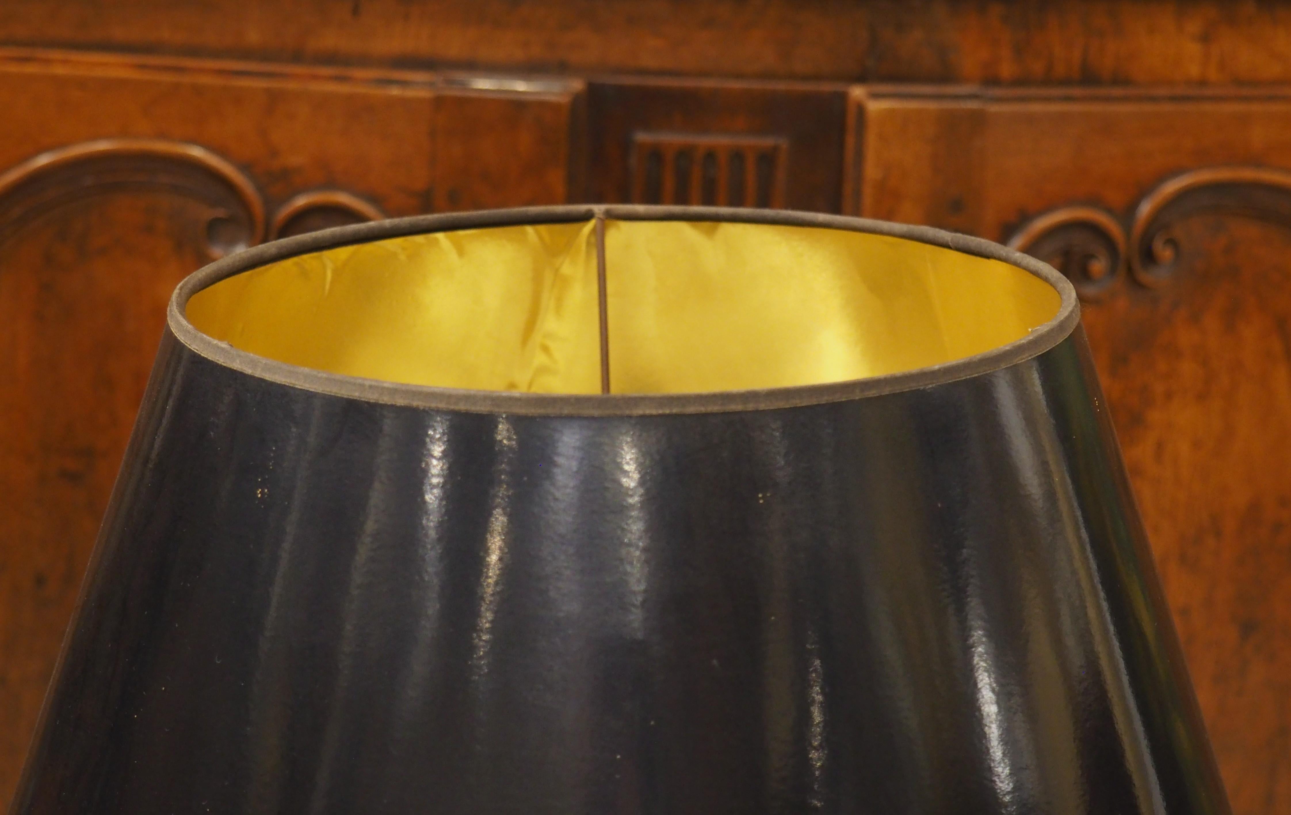 Lámpara francesa de latón dorado de los años 60 Caballo Rampante de Maison Charles, París en Bueno estado para la venta en Dallas, TX