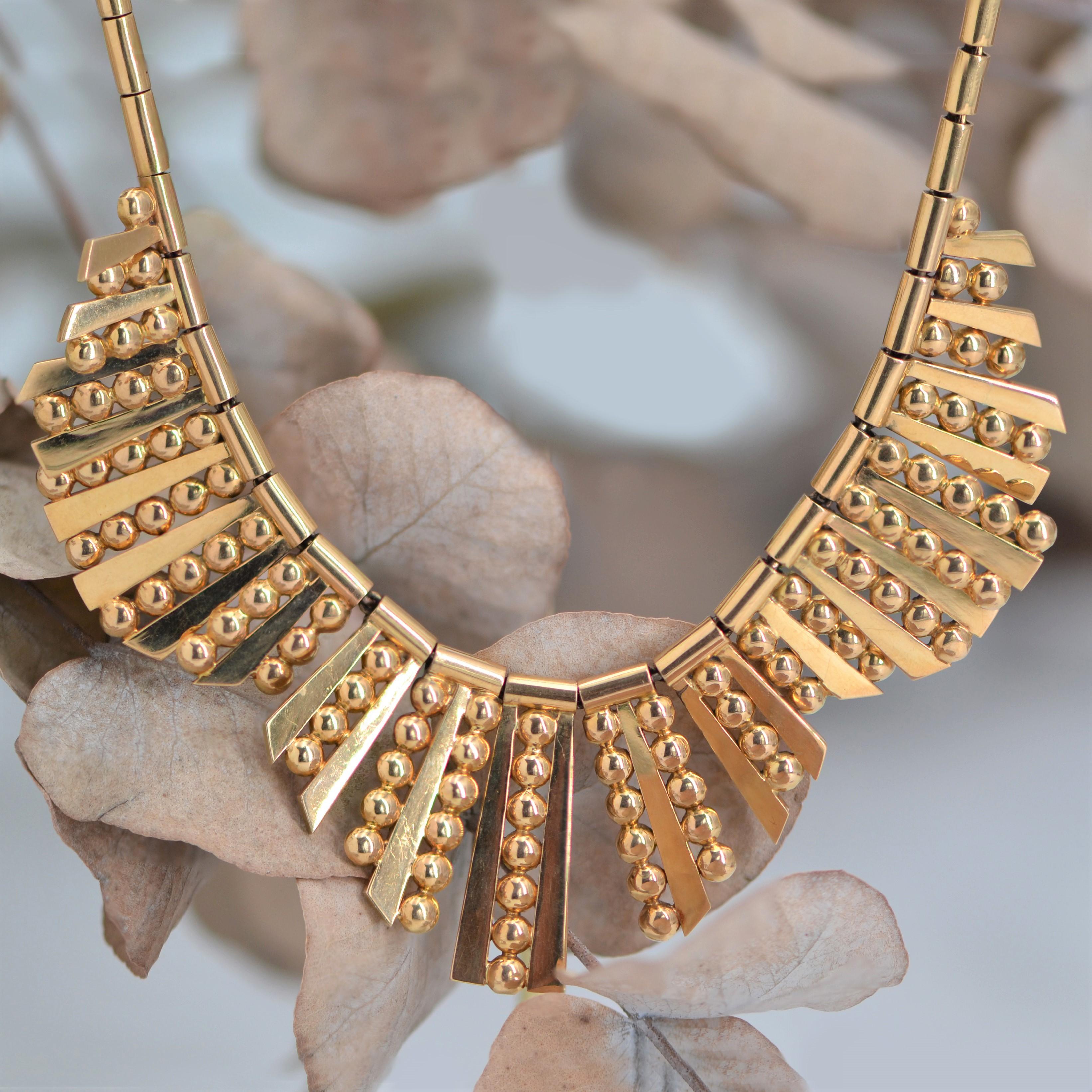 1960s French Gold Necklace with Radiant Motif For Sale 4
