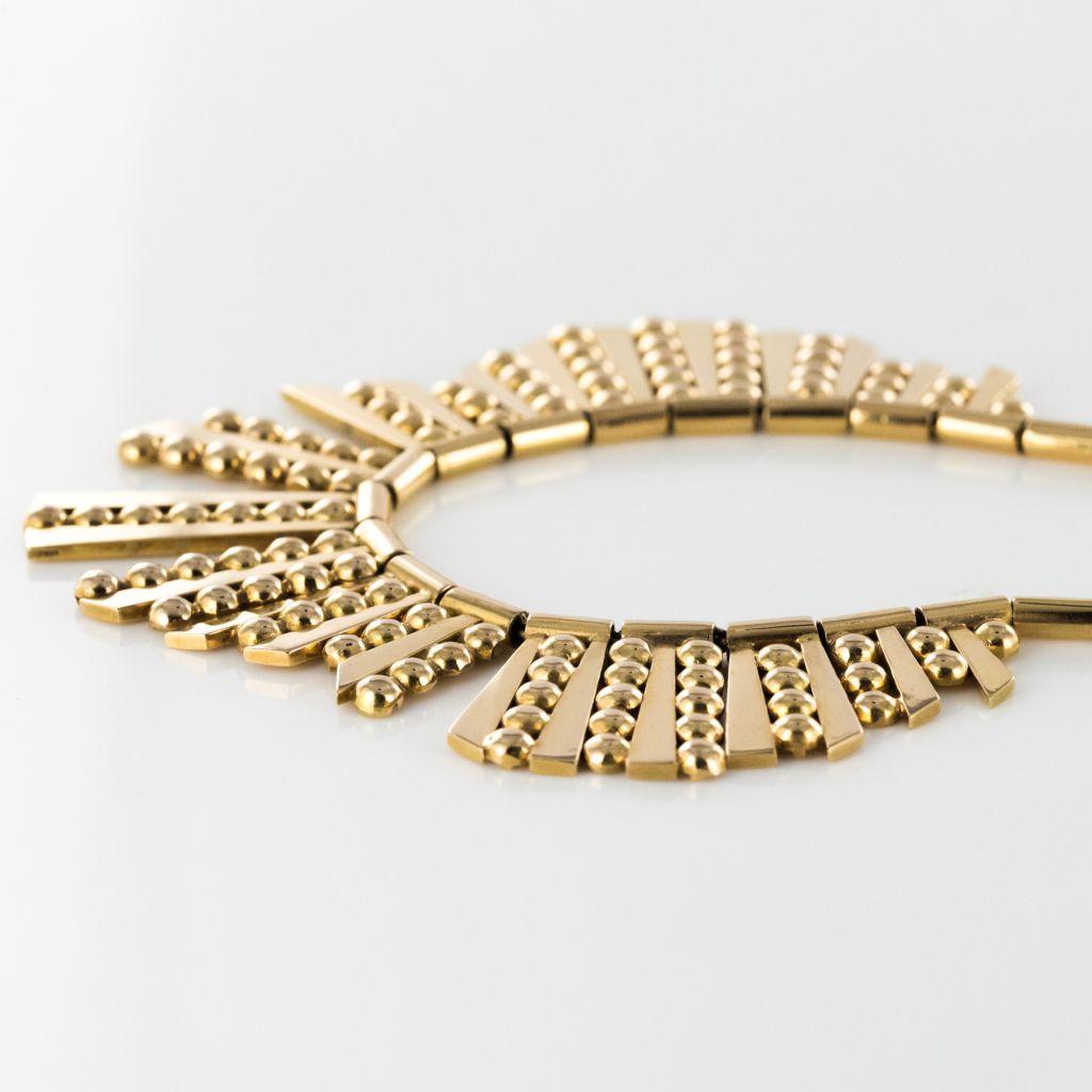 1960s French Gold Necklace with Radiant Motif In Excellent Condition For Sale In Poitiers, FR