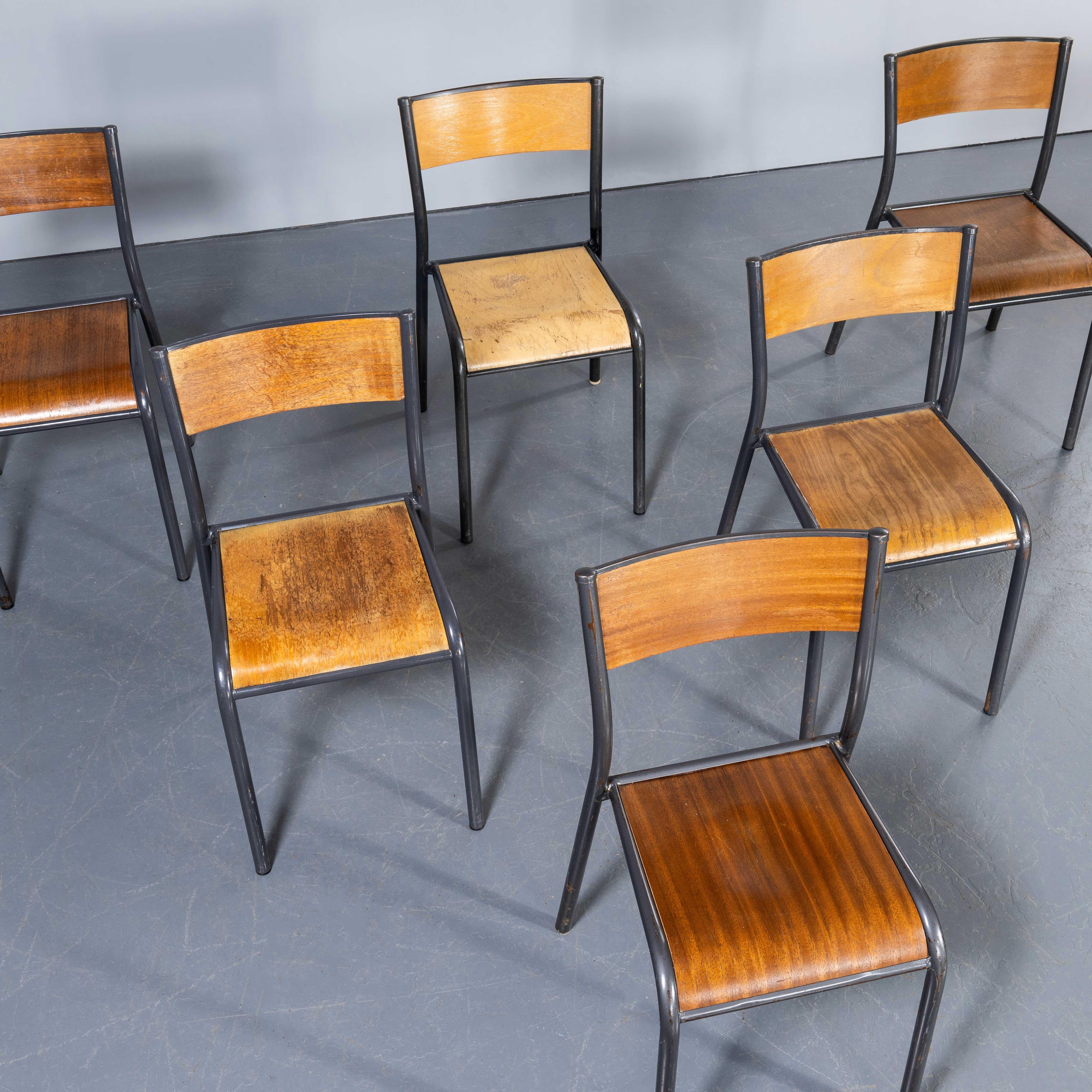 Chaises de salle à manger empilables Mullca gris graphite des années 1960 - Bonne quantité disponible en vente 4