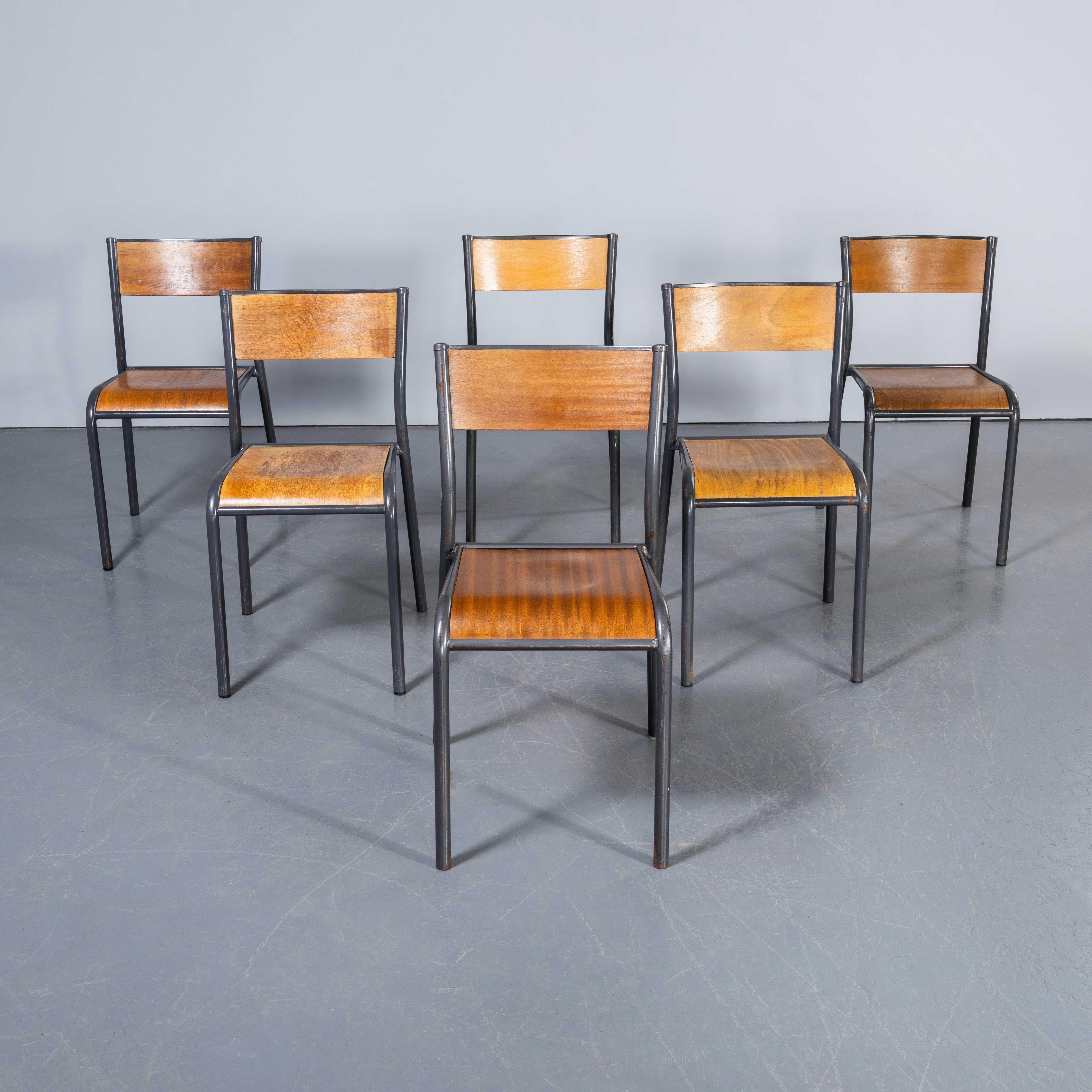 Chaises de salle à manger empilables Mullca gris graphite des années 1960 - Bonne quantité disponible en vente 5