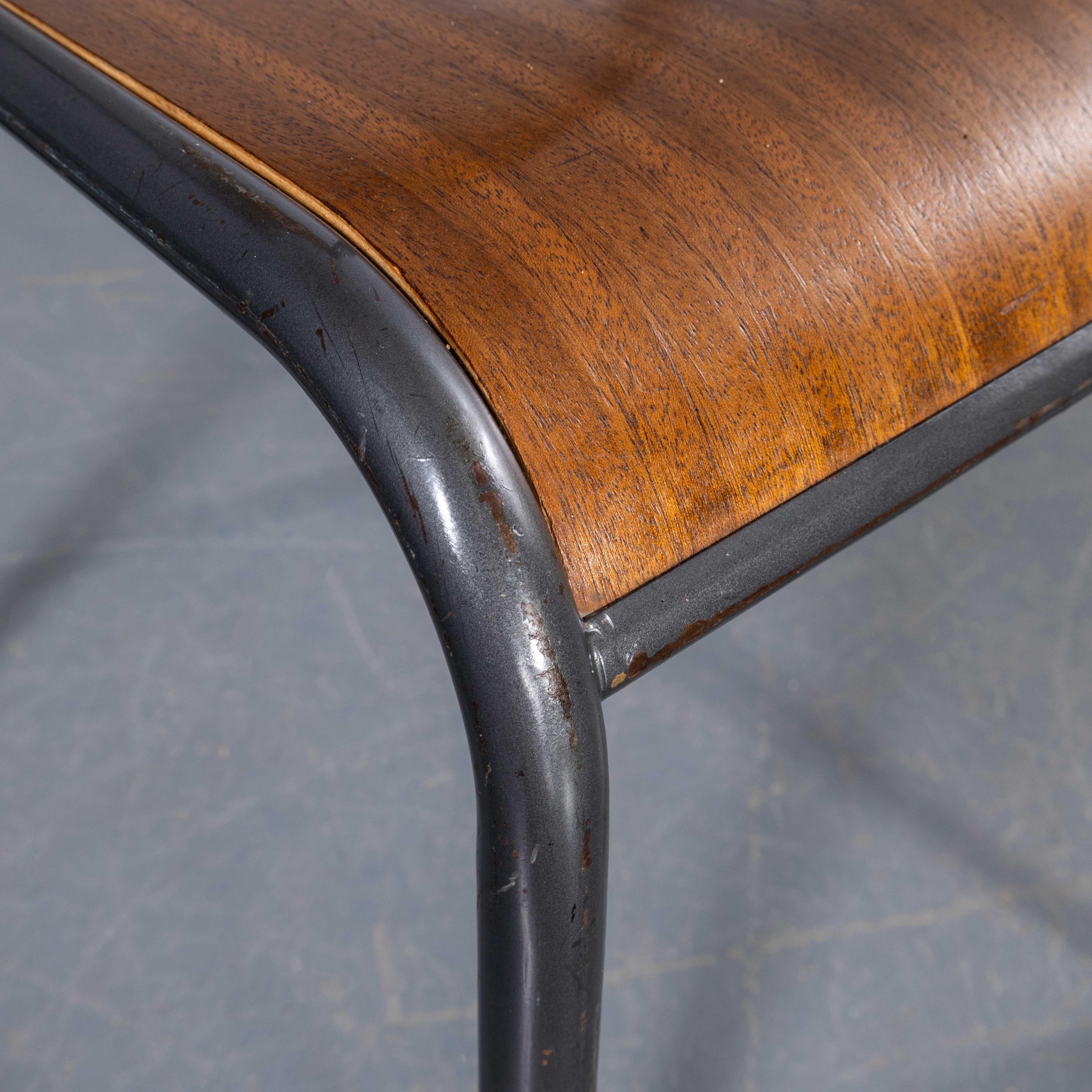 Chaises de salle à manger empilables Mullca gris graphite des années 1960 - Bonne quantité disponible Bon état - En vente à Hook, Hampshire