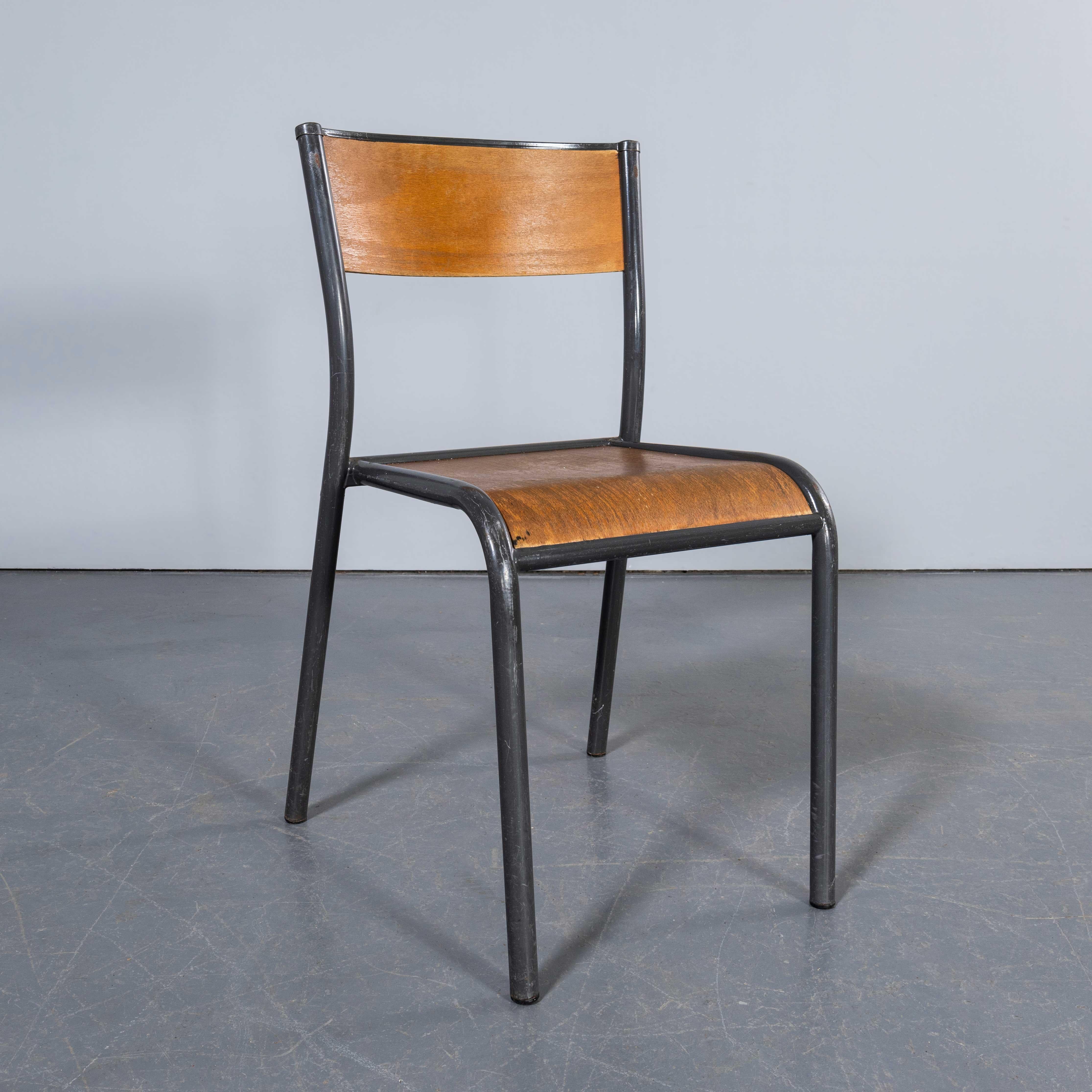Métal Chaises de salle à manger empilables Mullca gris graphite des années 1960 - Bonne quantité disponible en vente