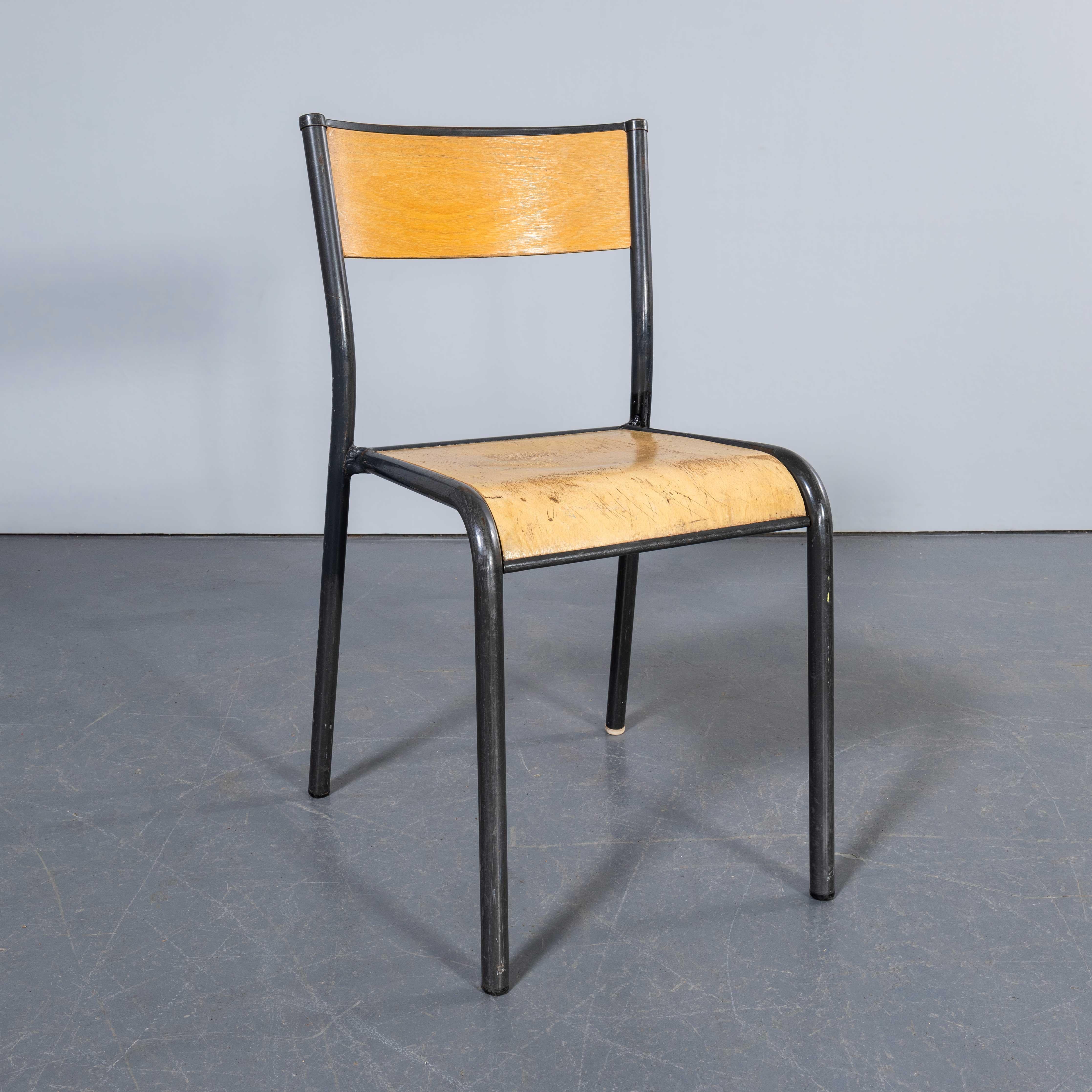 Chaises de salle à manger empilables Mullca gris graphite des années 1960 - Bonne quantité disponible en vente 1