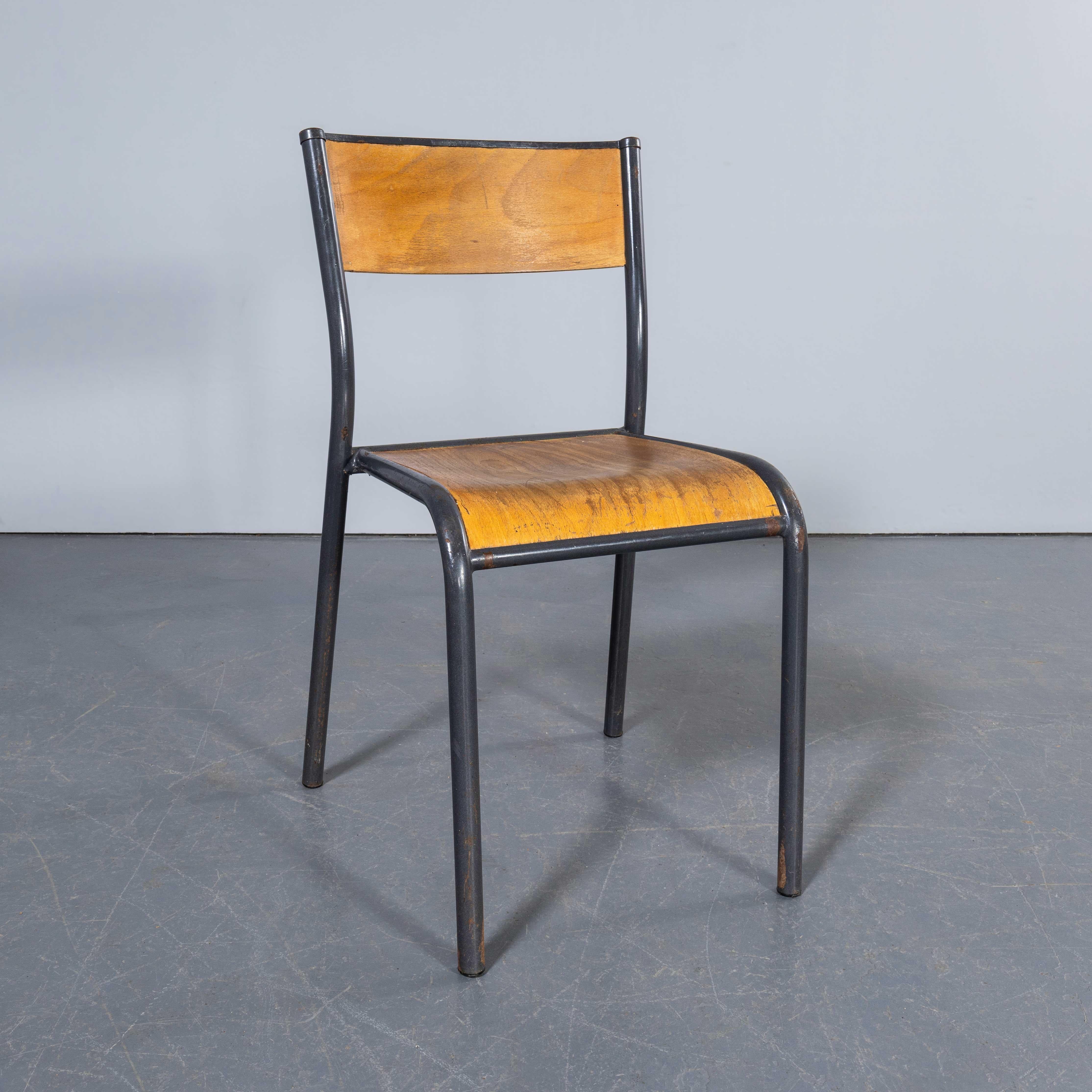 Chaises de salle à manger empilables Mullca gris graphite des années 1960 - Bonne quantité disponible en vente 2
