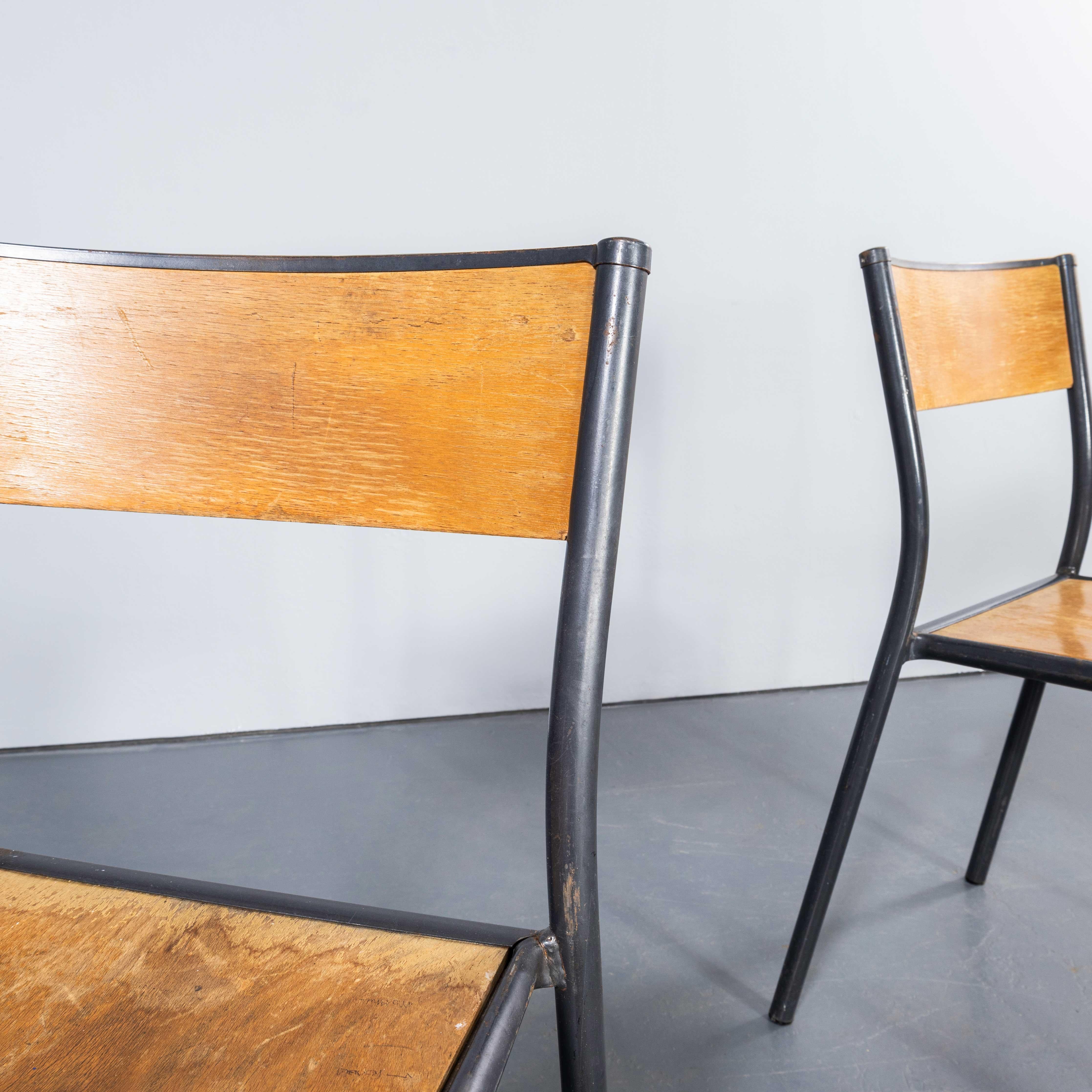 1960'S Französisch Grau Mullca Stapelstühle - Set von fünf (Birke) im Angebot