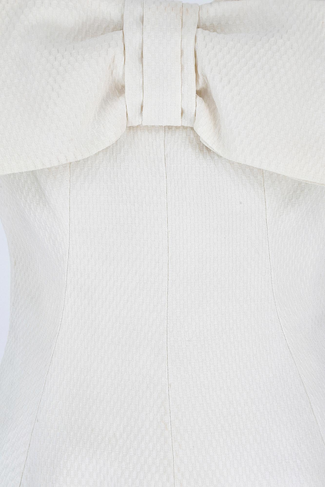 Robe à corsage à nœud crème haute couture française des années 1960 Pour femmes en vente