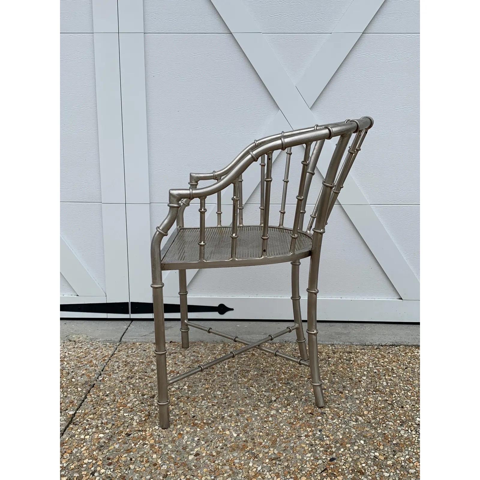 1960er Jahre Französisch Jacques Adnet Stil Faux Bamboo Stahl Stühle, Paar (Handgefertigt) im Angebot