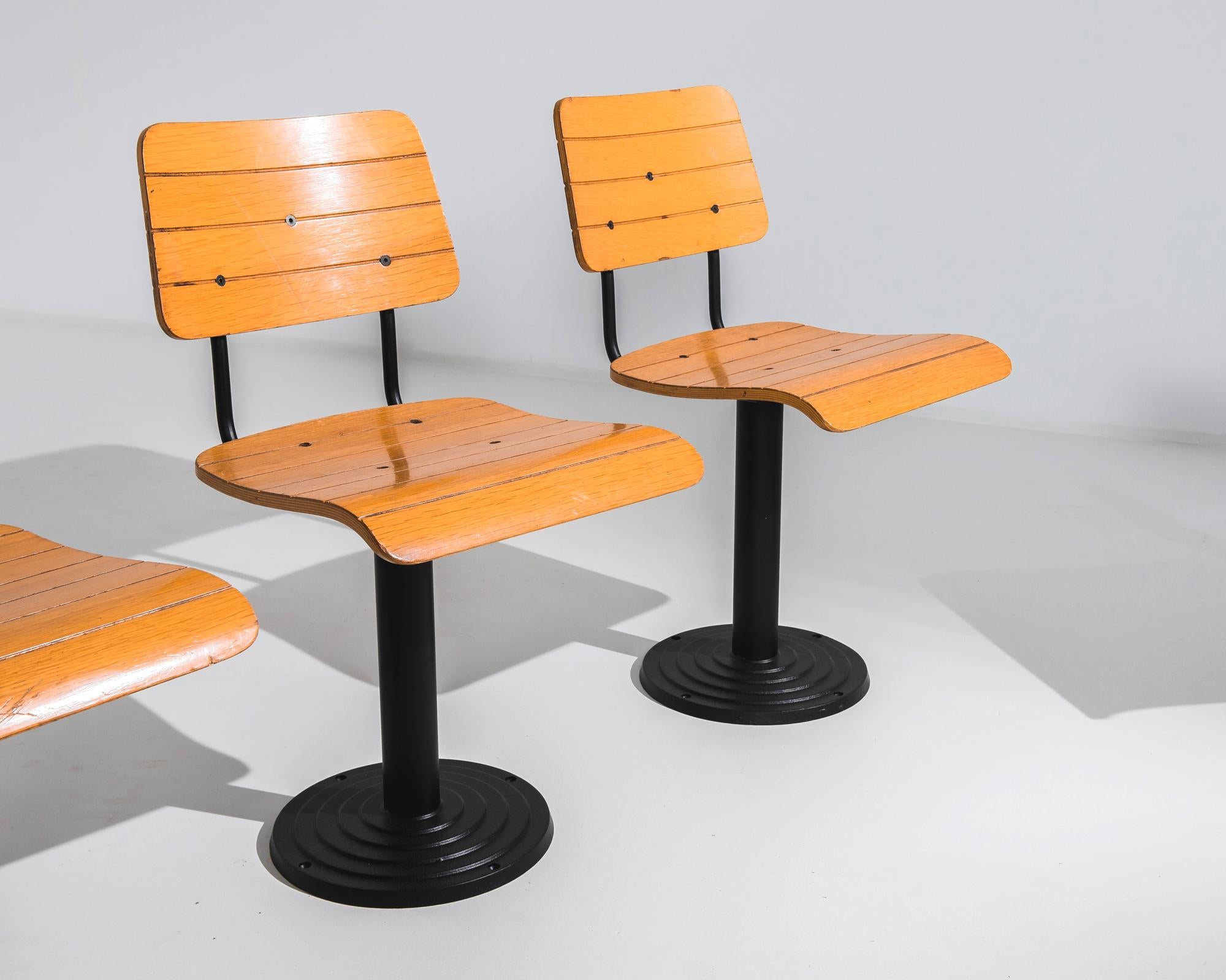 Juego de 4 sillas francesas de metal con asiento y respaldo de madera, años 60 en Bueno estado para la venta en High Point, NC