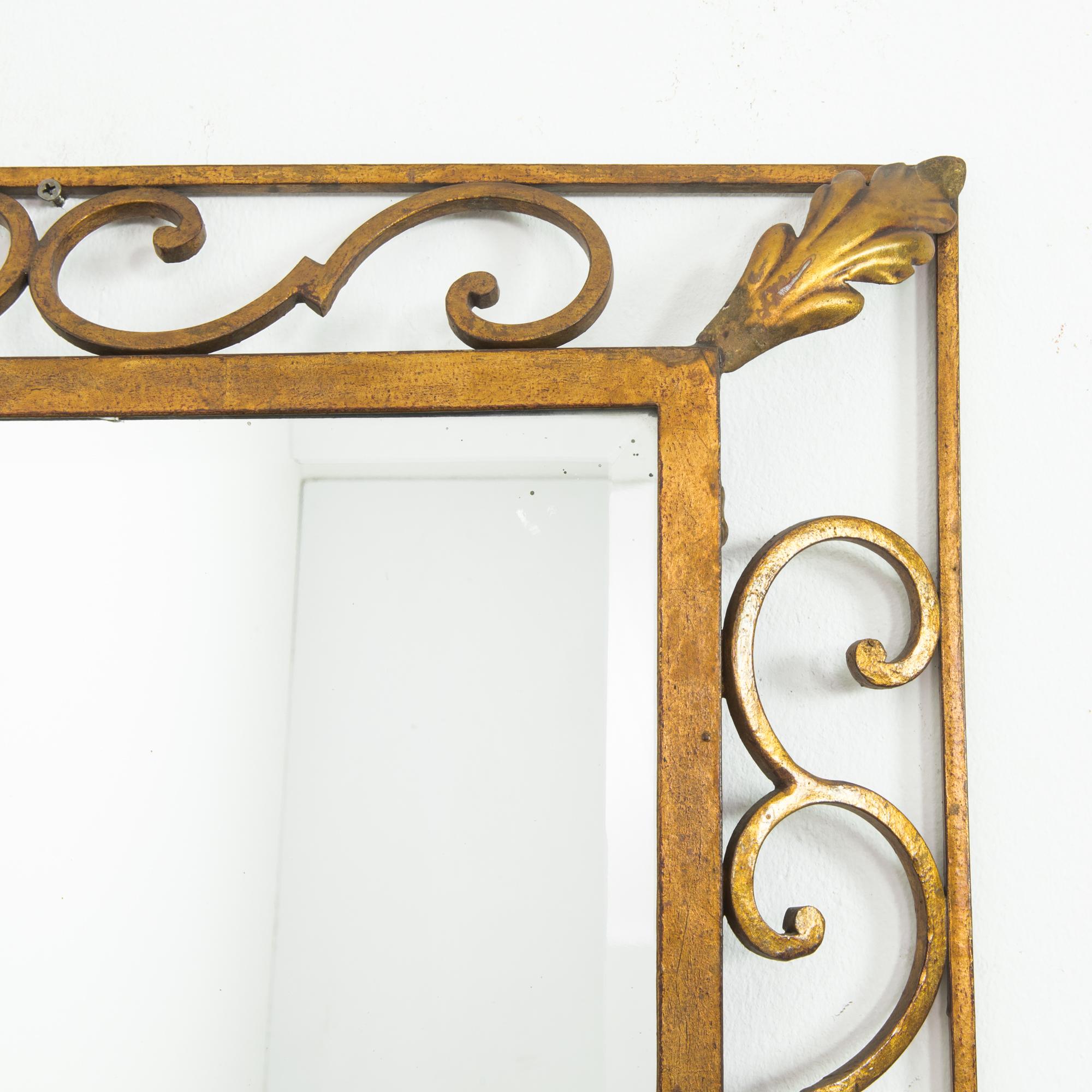 Miroir en métal français 1960 Bon état à High Point, NC