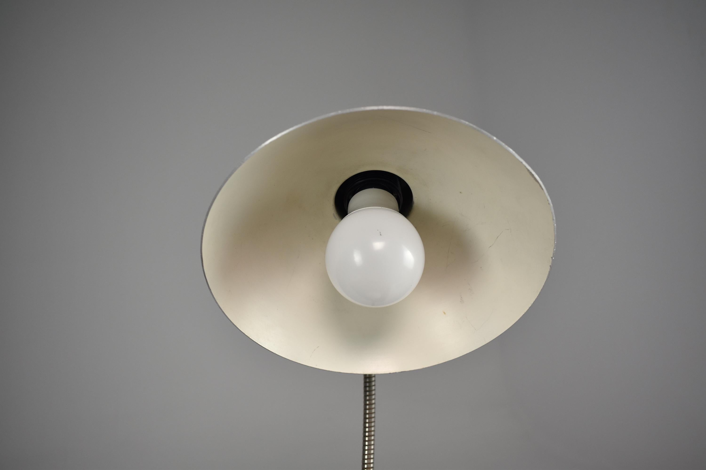 Lampe de bureau française du milieu du siècle 1960 en vente 3