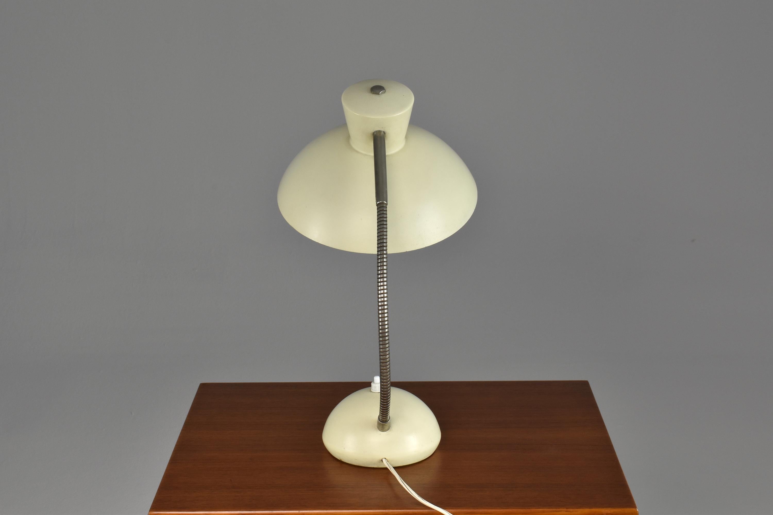 Français Lampe de bureau française du milieu du siècle 1960 en vente
