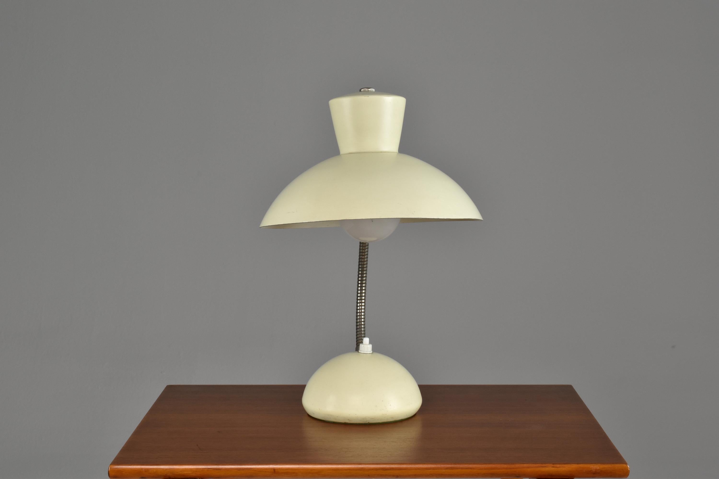 20ième siècle Lampe de bureau française du milieu du siècle 1960 en vente