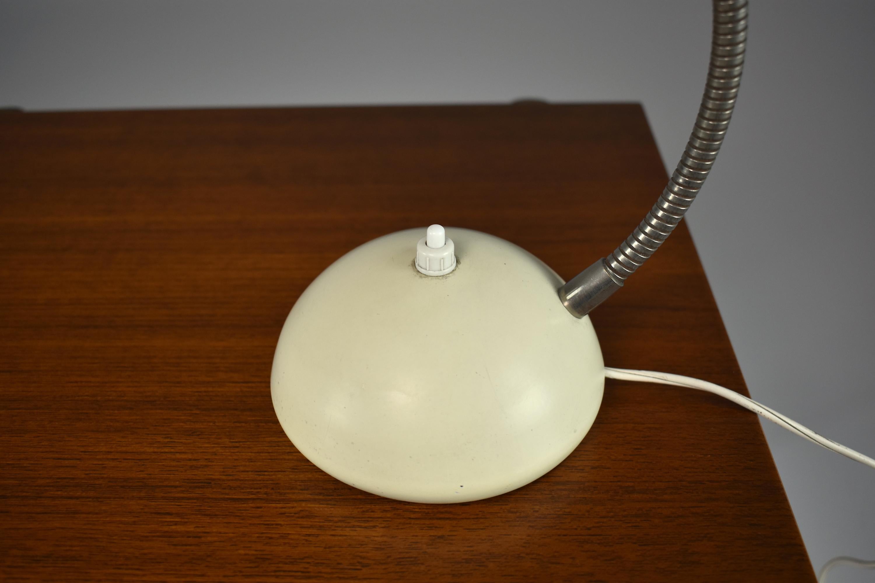 Aluminium Lampe de bureau française du milieu du siècle 1960 en vente