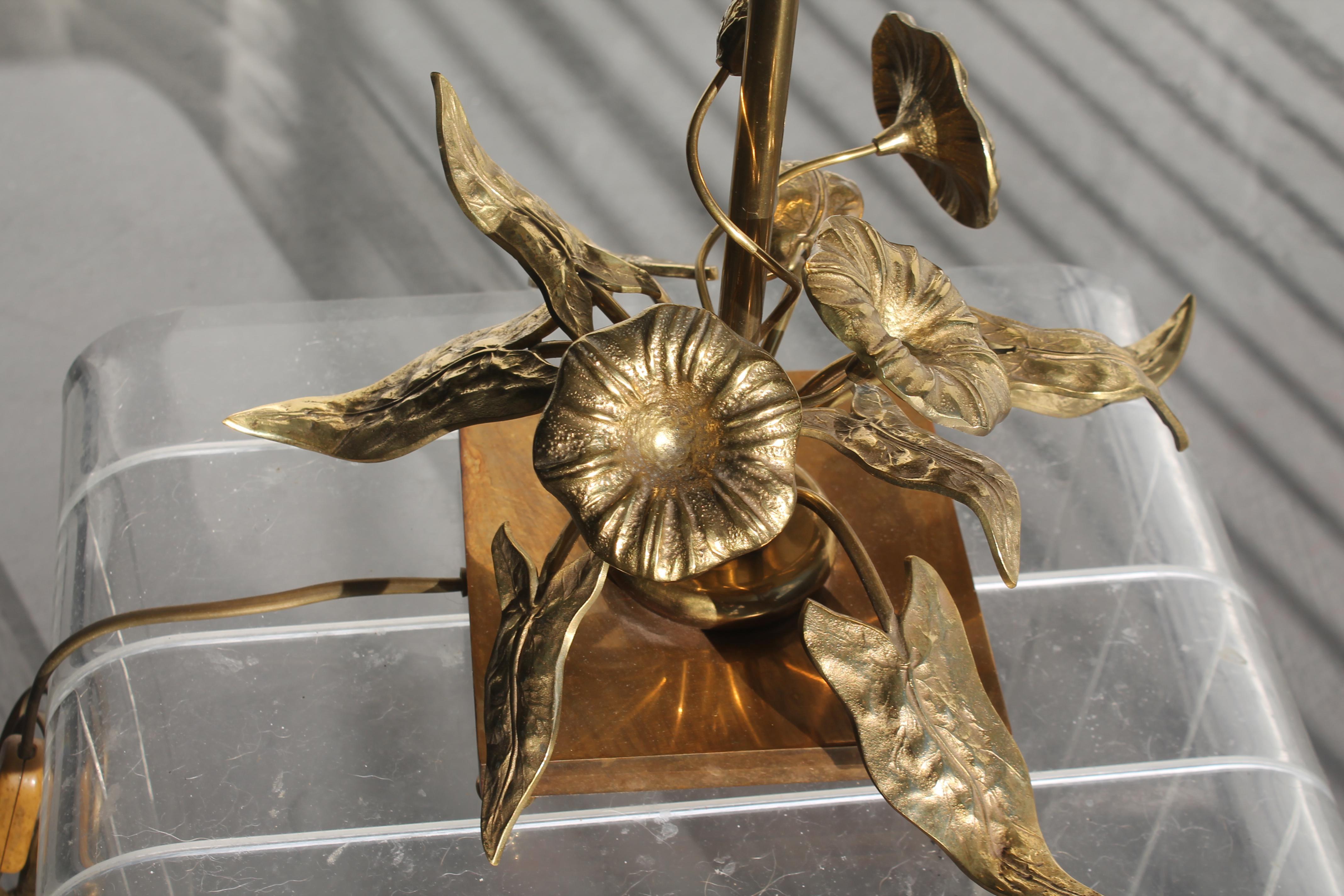 1960s French Mid Century Modern Gilt Bronze FloralTable Lamp att. Maison Charles For Sale 6