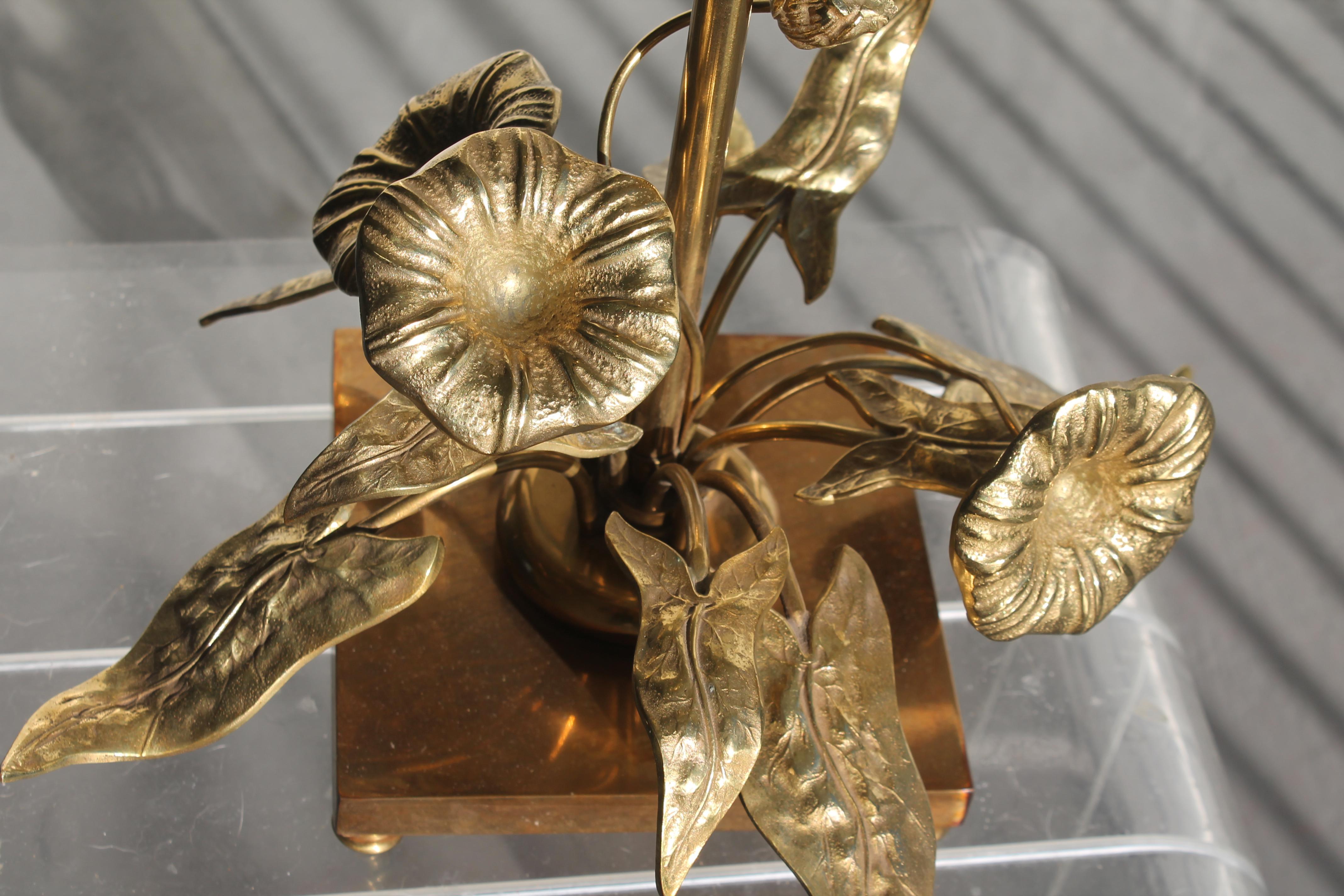 1960s French Mid Century Modern Gilt Bronze FloralTable Lamp att. Maison Charles For Sale 7
