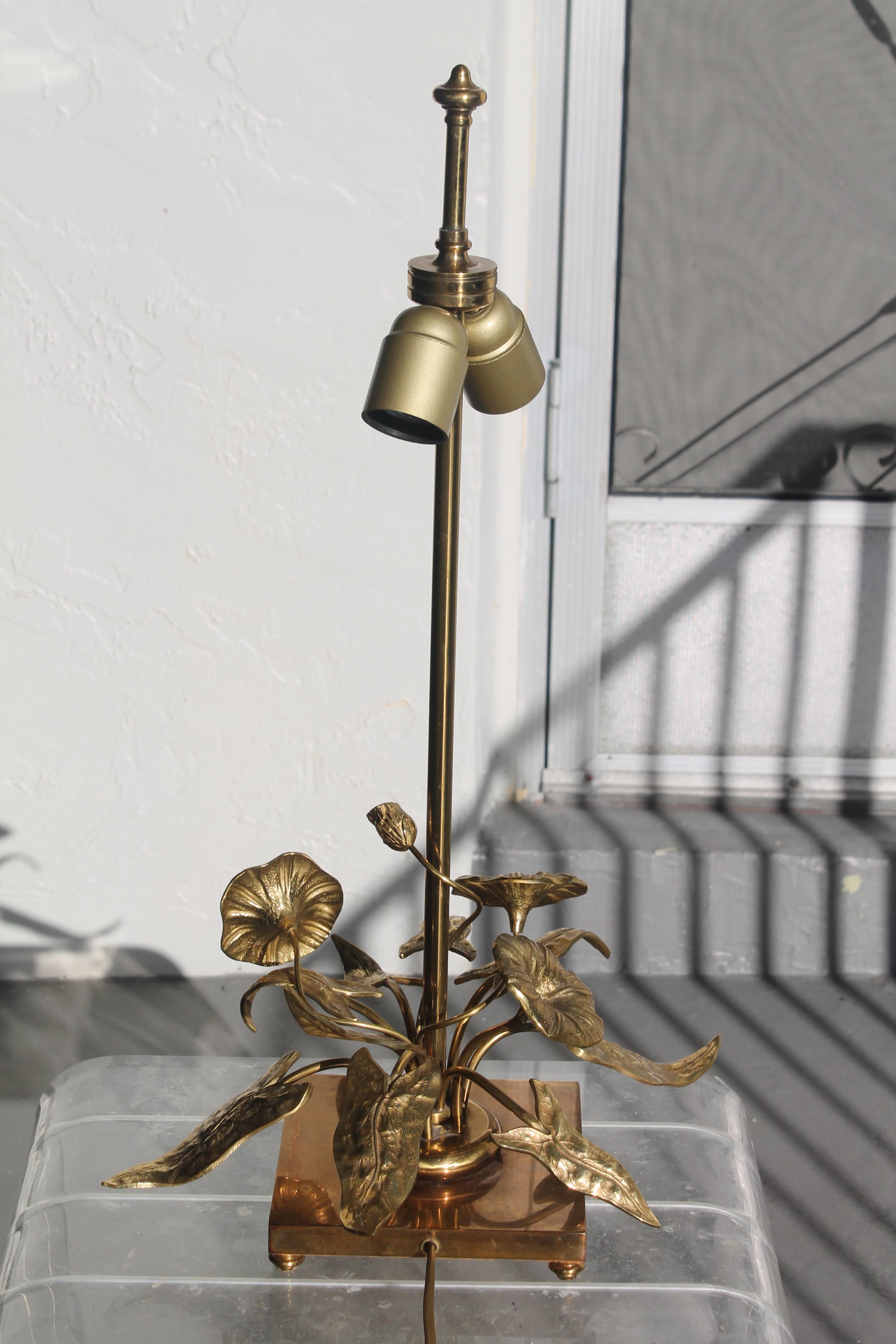 1960s French Mid Century Modern Gilt Bronze FloralTable Lamp att. Maison Charles For Sale 8