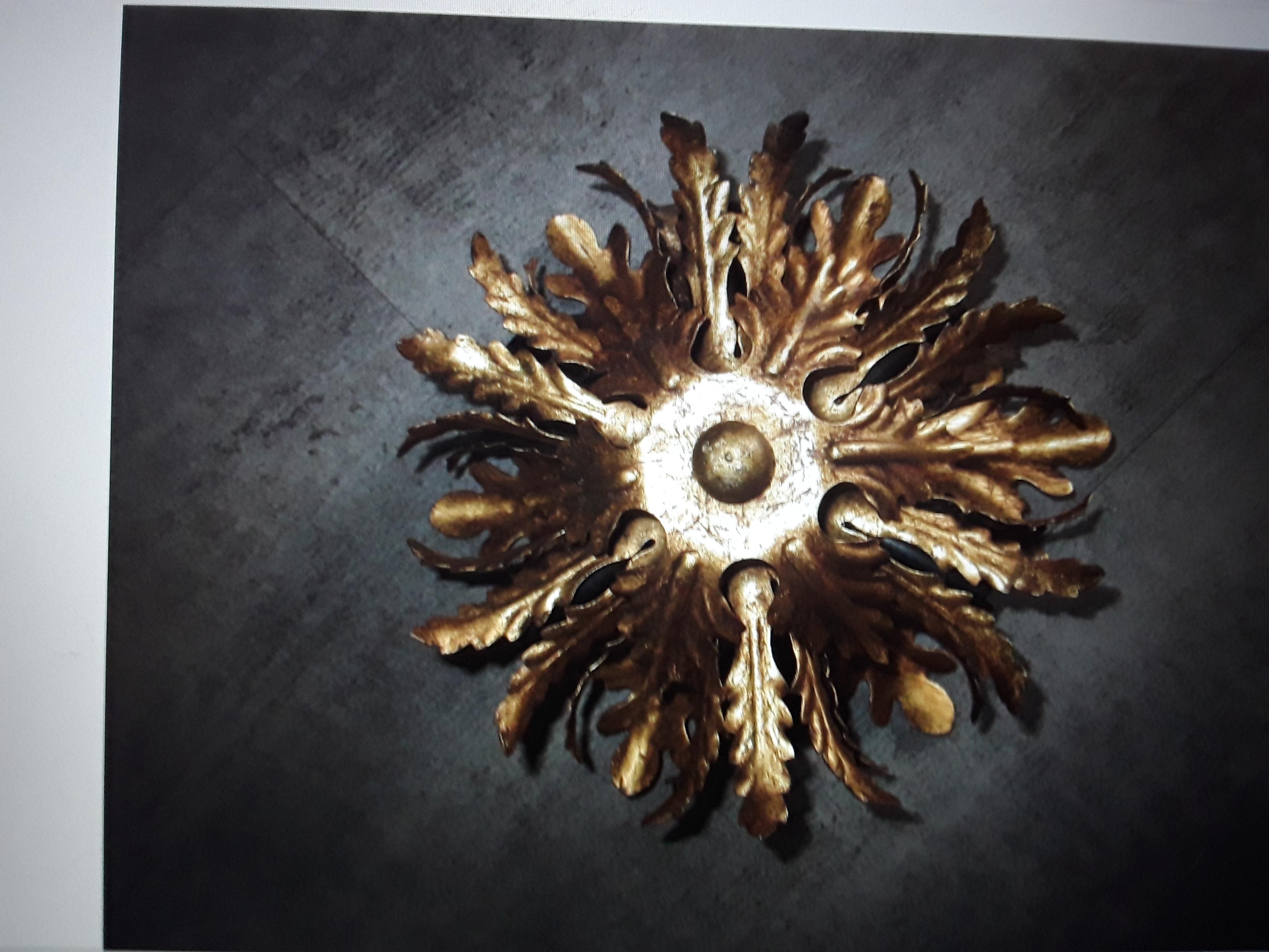 Plafón de techo de 6 luces de tole dorado francés moderno de mediados de siglo de 1960 en venta 1
