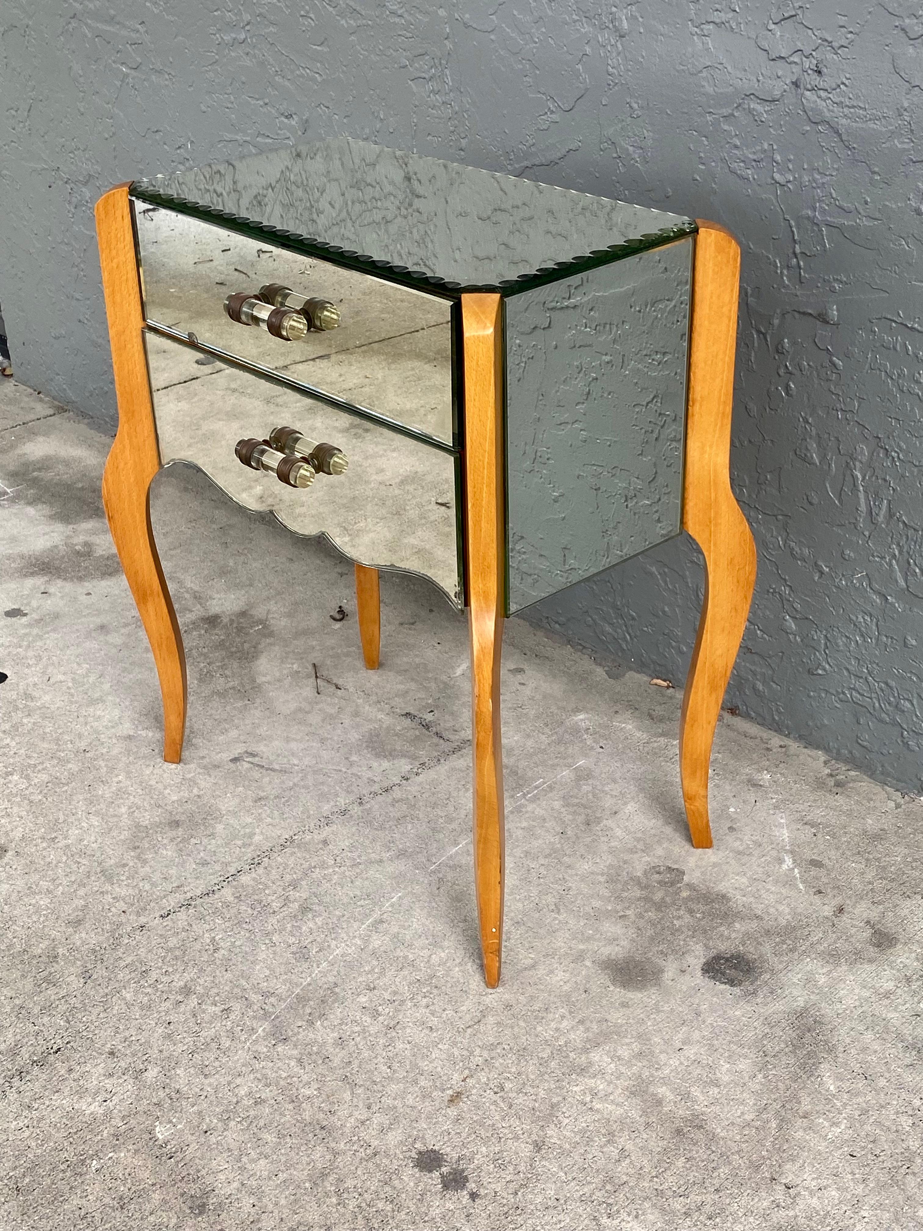 1960s French Mirrored Cabriole Legs Lucite Petite Nightstand End Table In Good Condition For Sale In Fort Lauderdale, FL