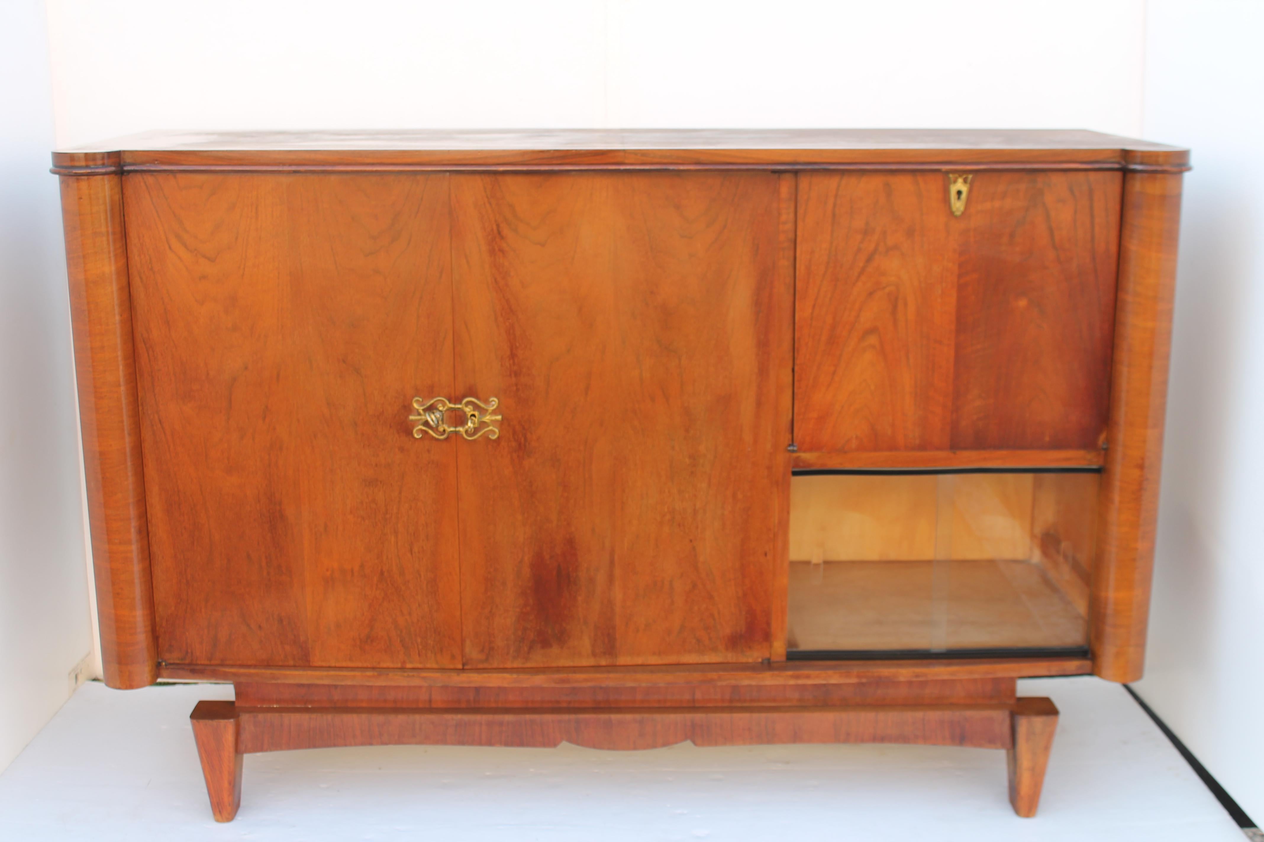 1960's French Modern - Blonde Toned Buffet/ Sideboard/ Credenza/ Dry Bar In Good Condition For Sale In Opa Locka, FL
