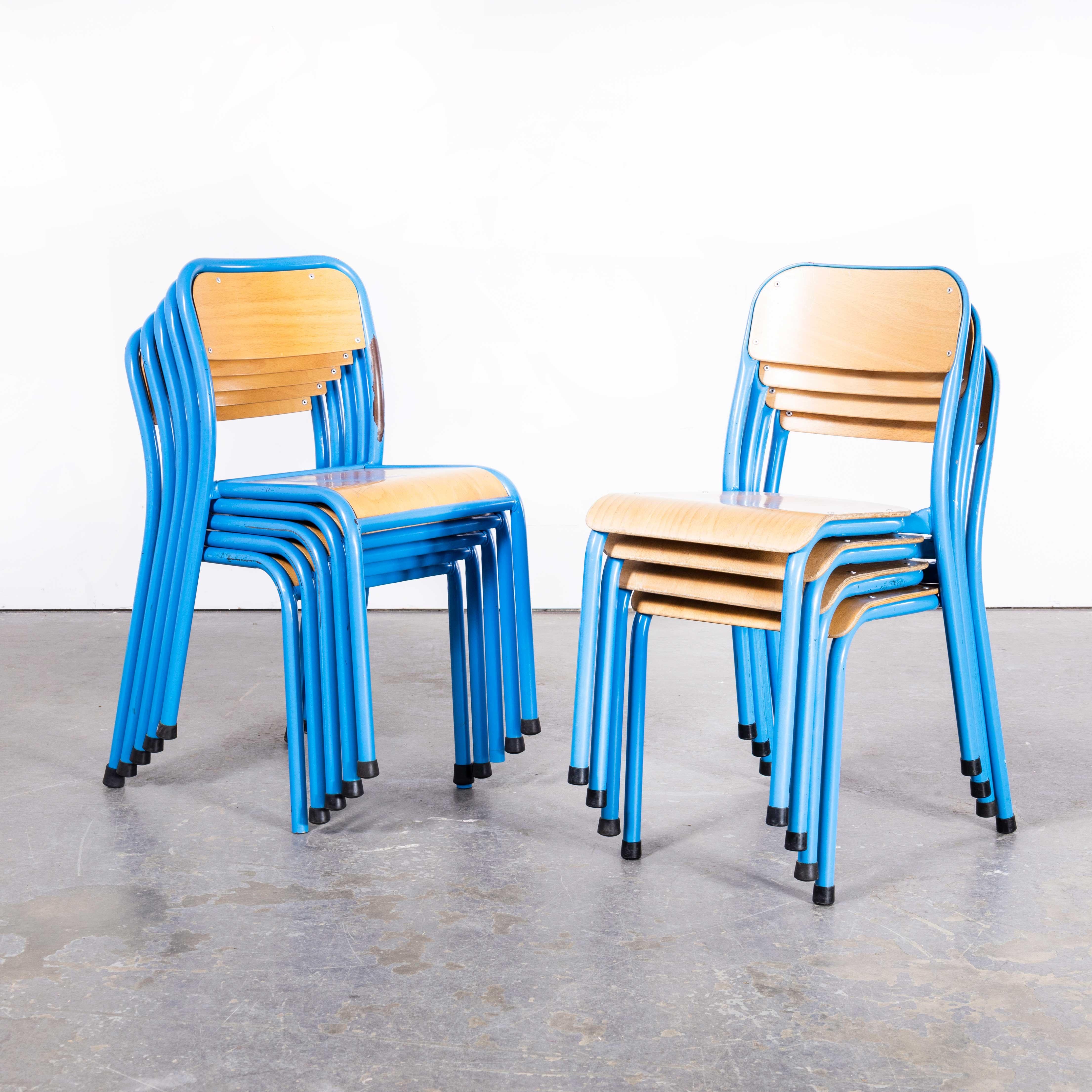 Français Ensemble de neuf chaises d'enfants empilables Mullca françaises des années 1960 en vente
