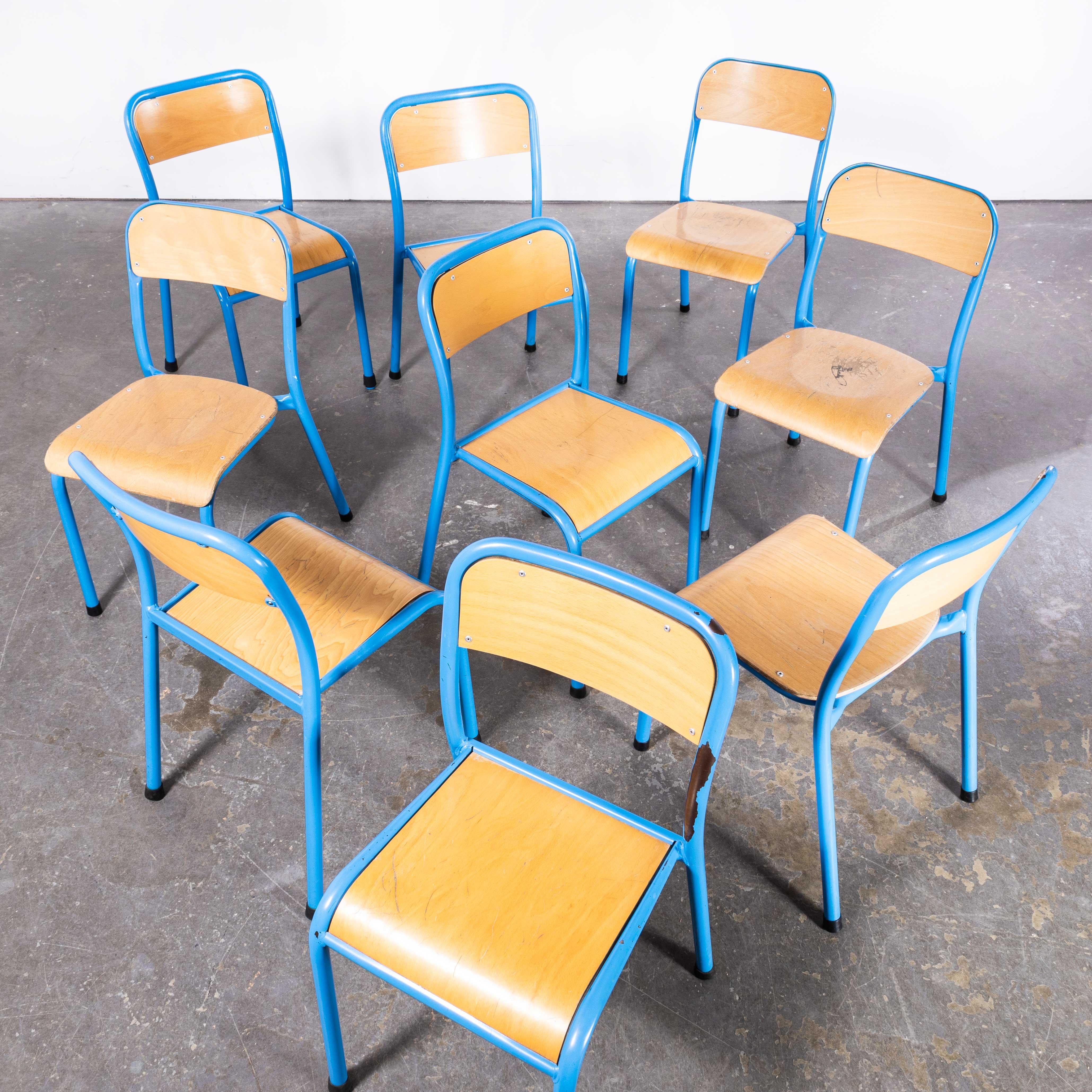 Milieu du XXe siècle Ensemble de neuf chaises d'enfants empilables Mullca françaises des années 1960 en vente