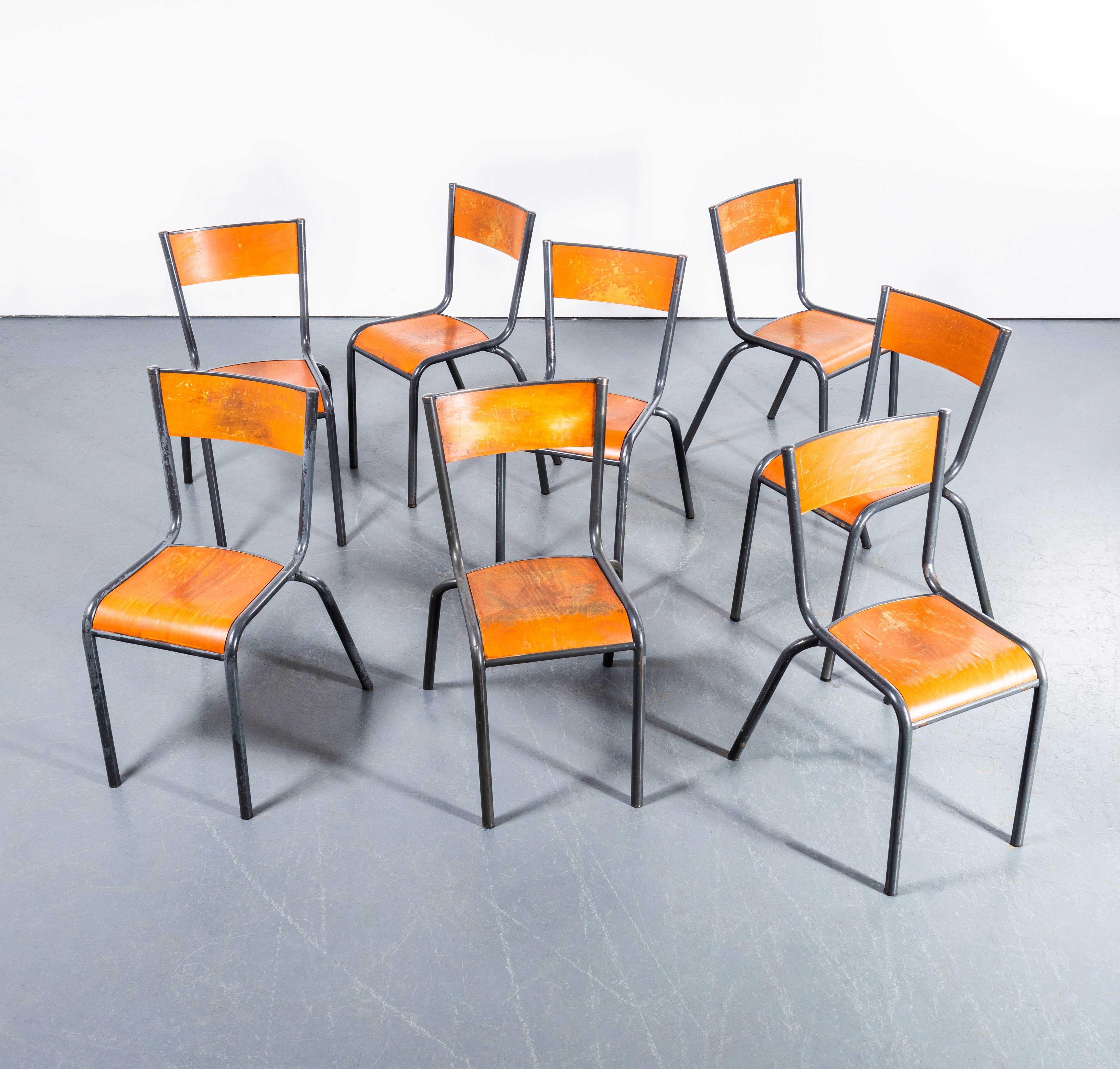 1960's French Mullca Stacking Dining Chair 510 - Schiefergestell - Set von acht (Französisch) im Angebot