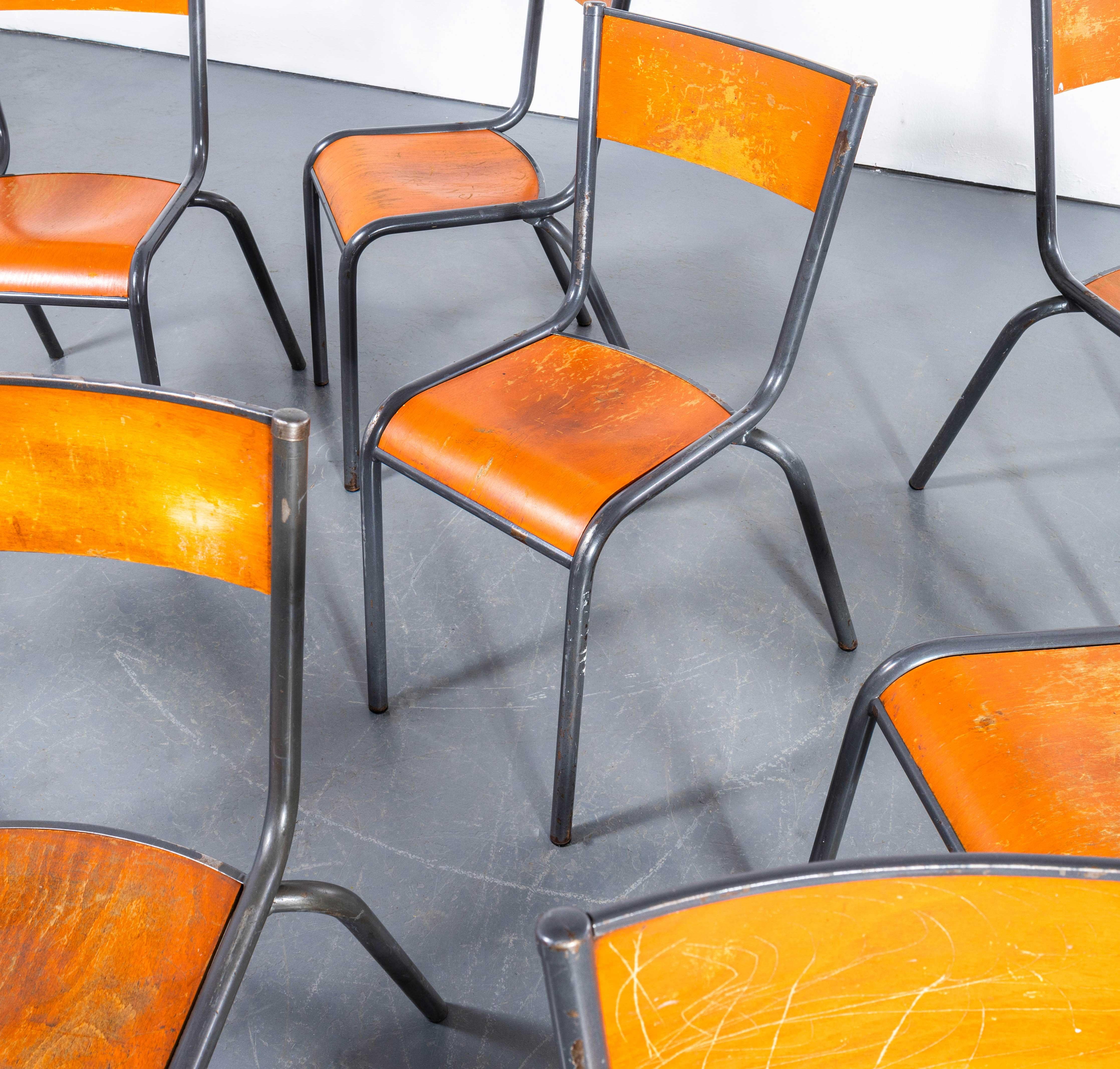 1960's French Mullca Stacking Dining Chair 510 - Schiefergestell - Set von acht im Zustand „Gut“ im Angebot in Hook, Hampshire