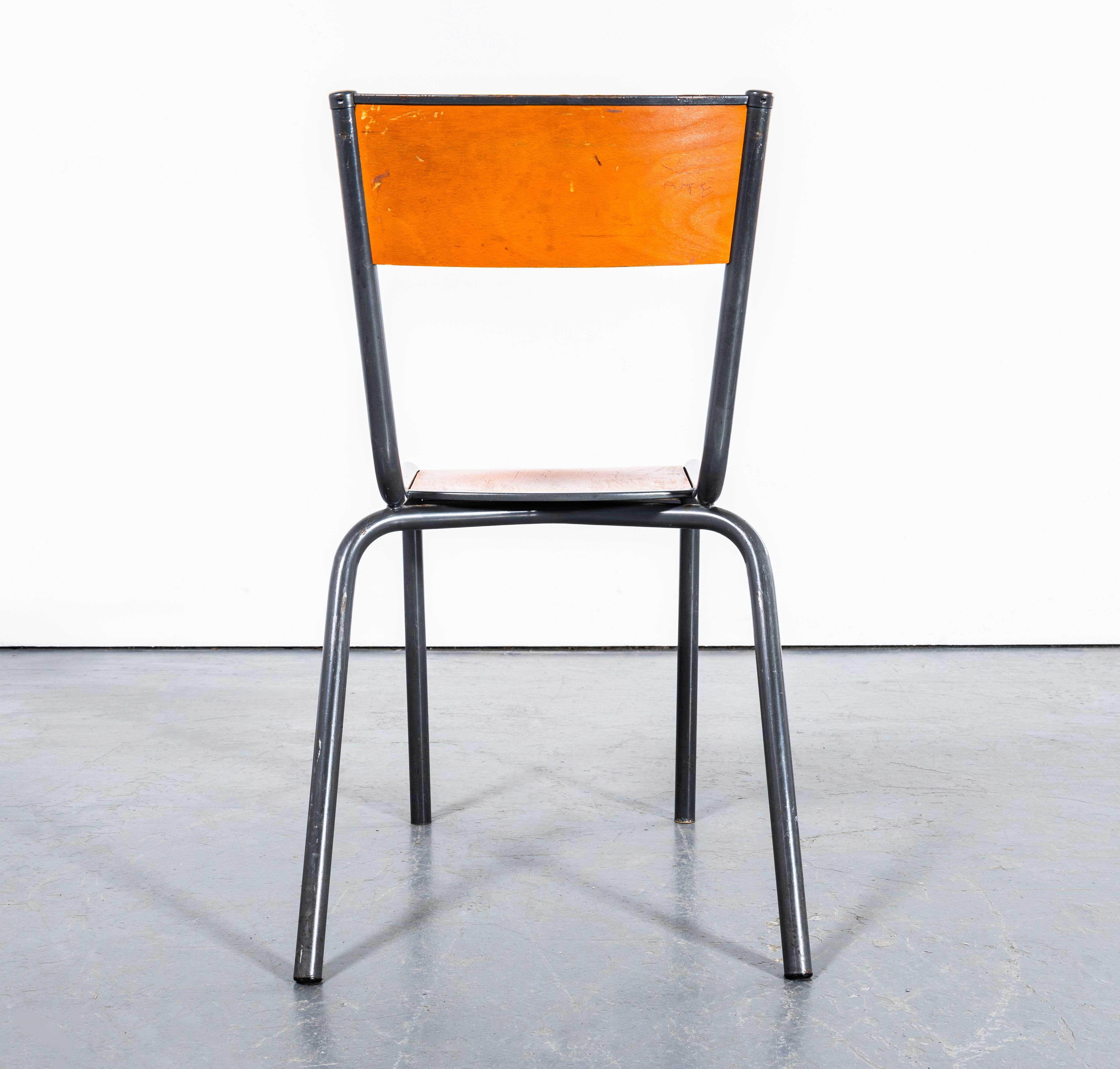 1960's French Mullca Stacking Dining Chair 510 - Schiefergestell - Set von acht (Birke) im Angebot