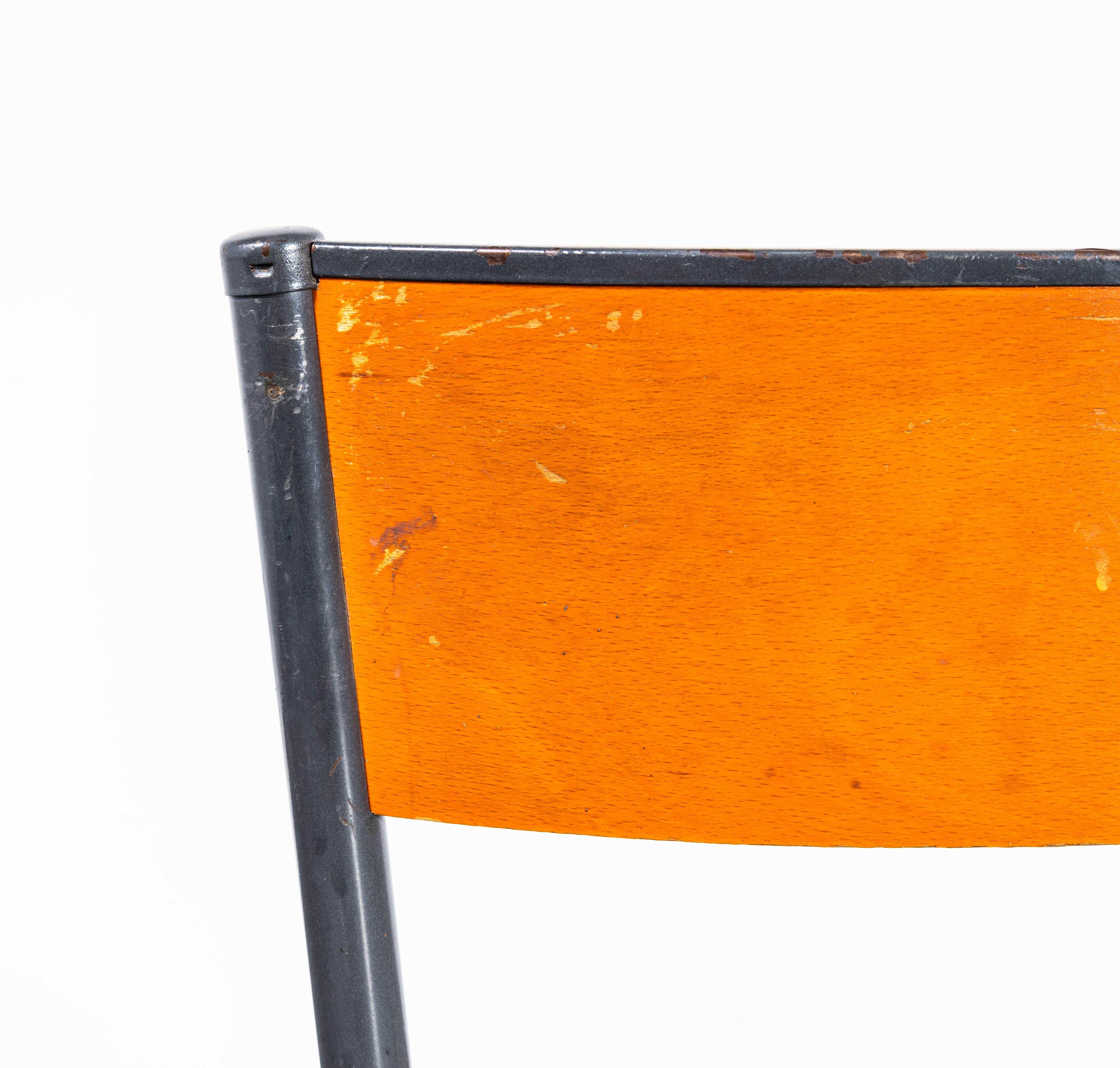 1960's French Mullca Stacking Dining Chair 510 - Schiefergestell - Set von acht im Angebot 1